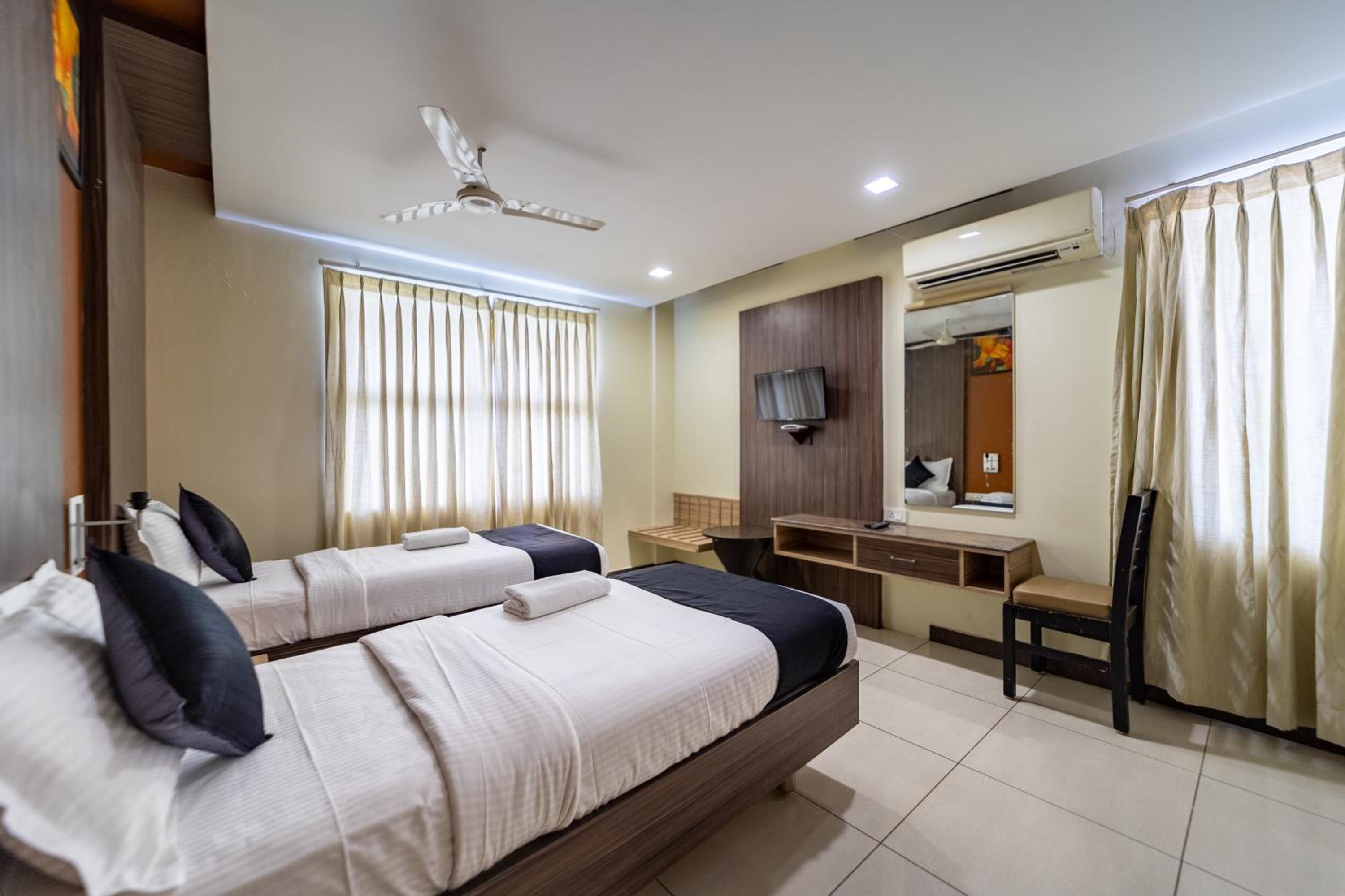 Deluxe Twin Room photo 2