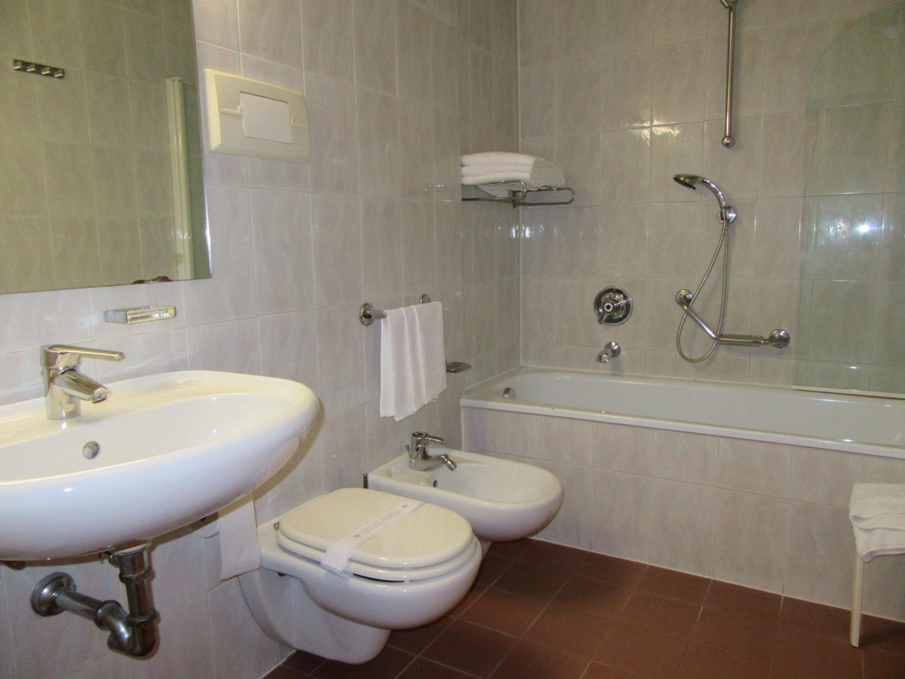 Double or Twin Room - Photo 6