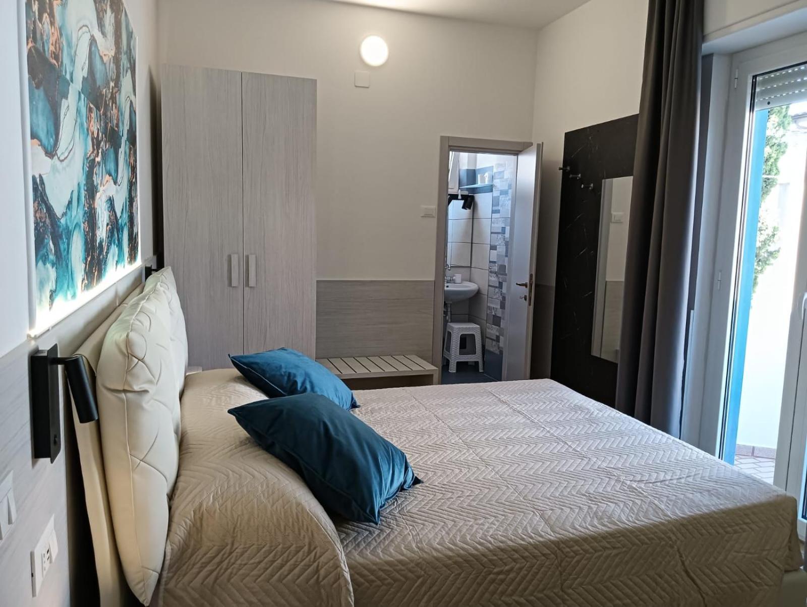Standard Double Room photo 3