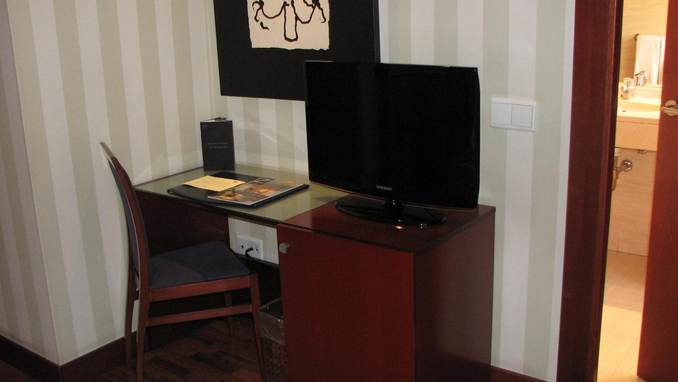 Double or Twin Room - Photo 9