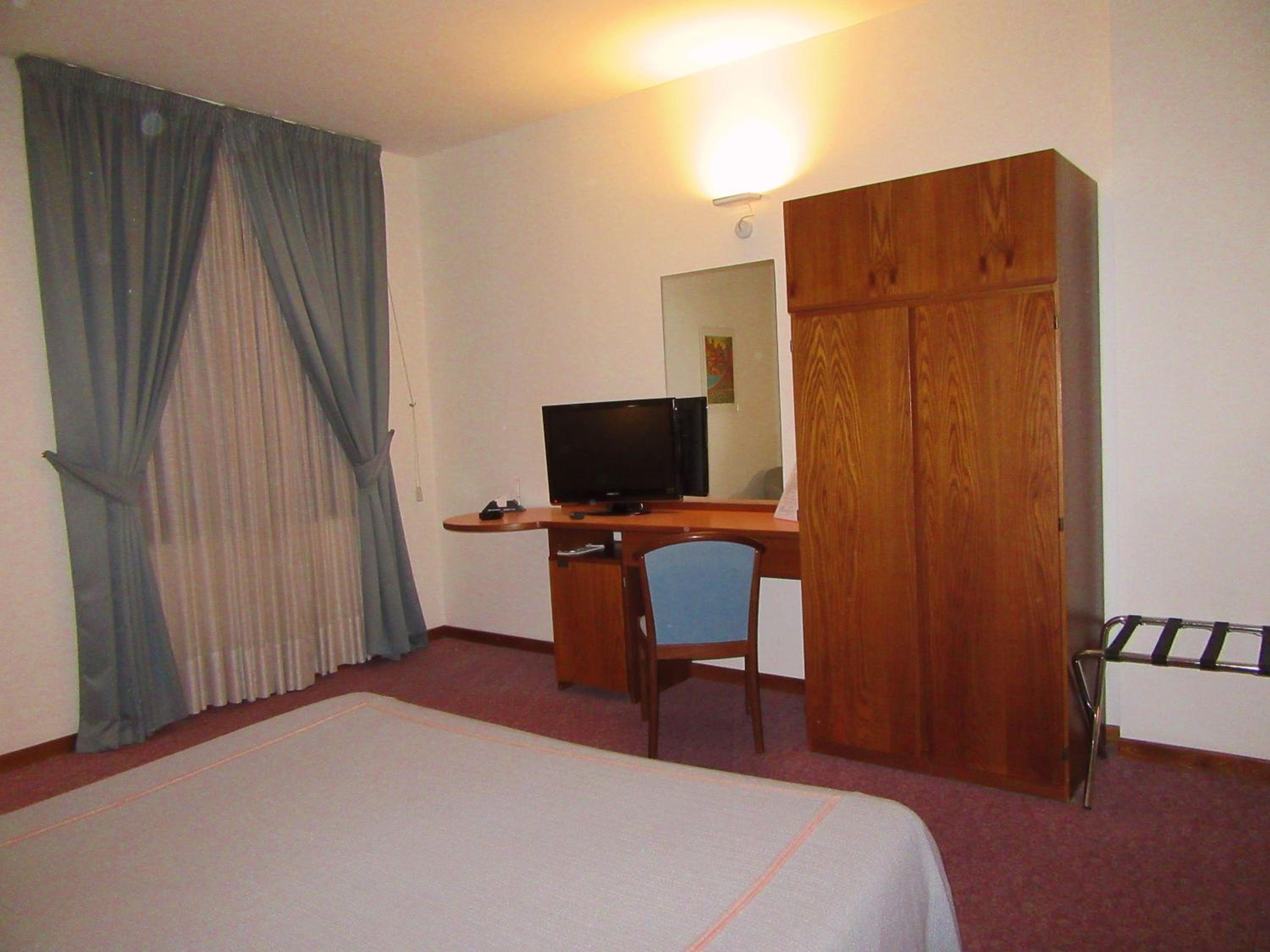 Double or Twin Room - Photo 4
