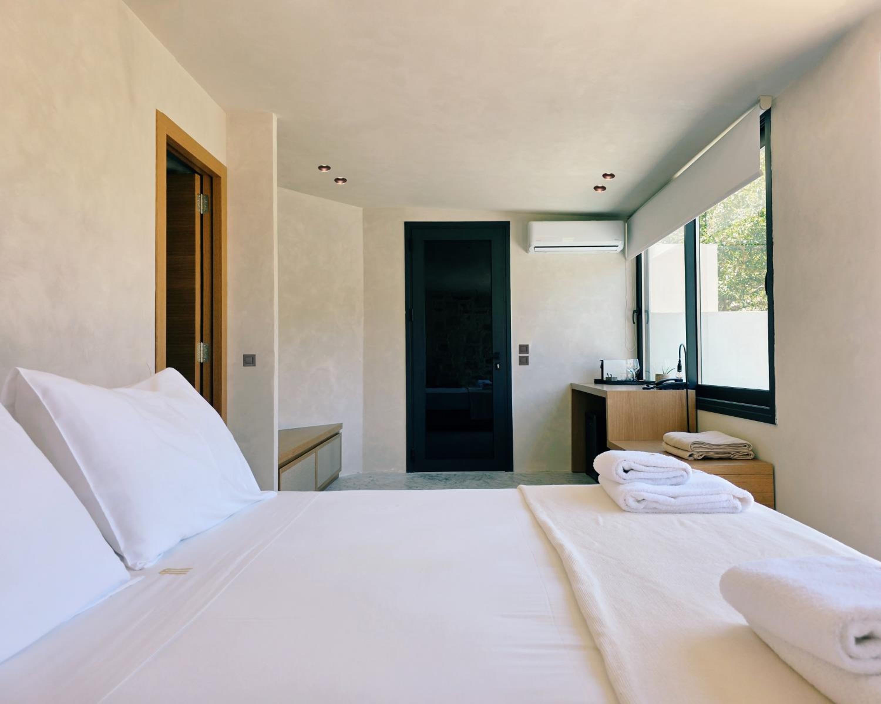 Suite with Private Plunge Pool and Stunning Mountain View