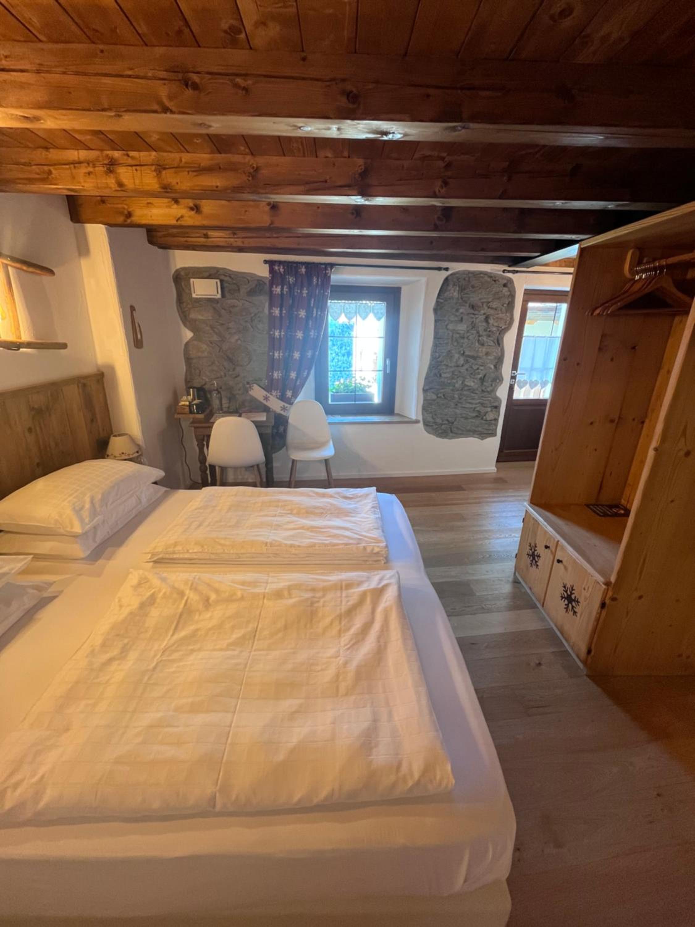 Double or Twin Room with Mountain View