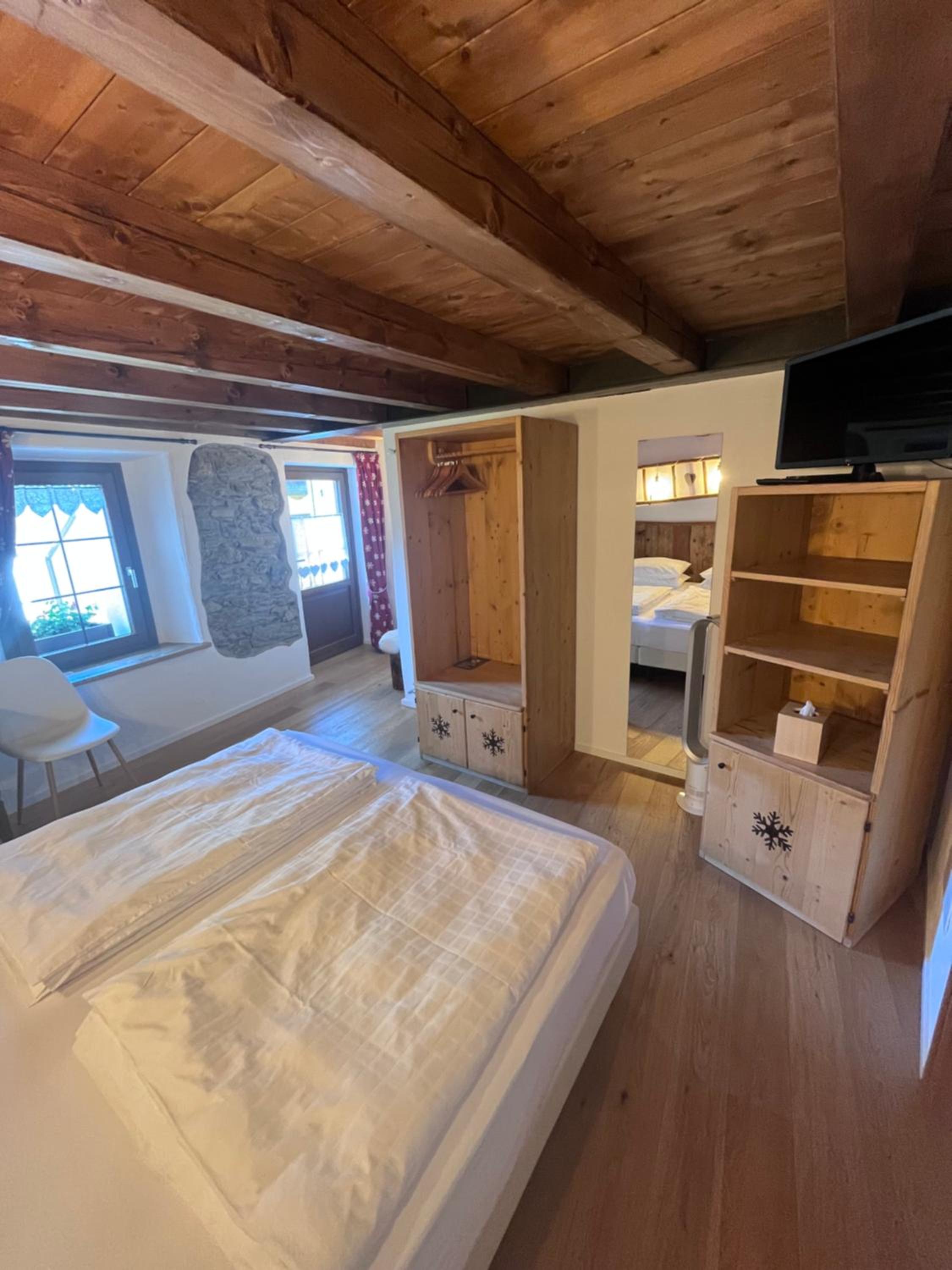 Double or Twin Room with Mountain View photo 3