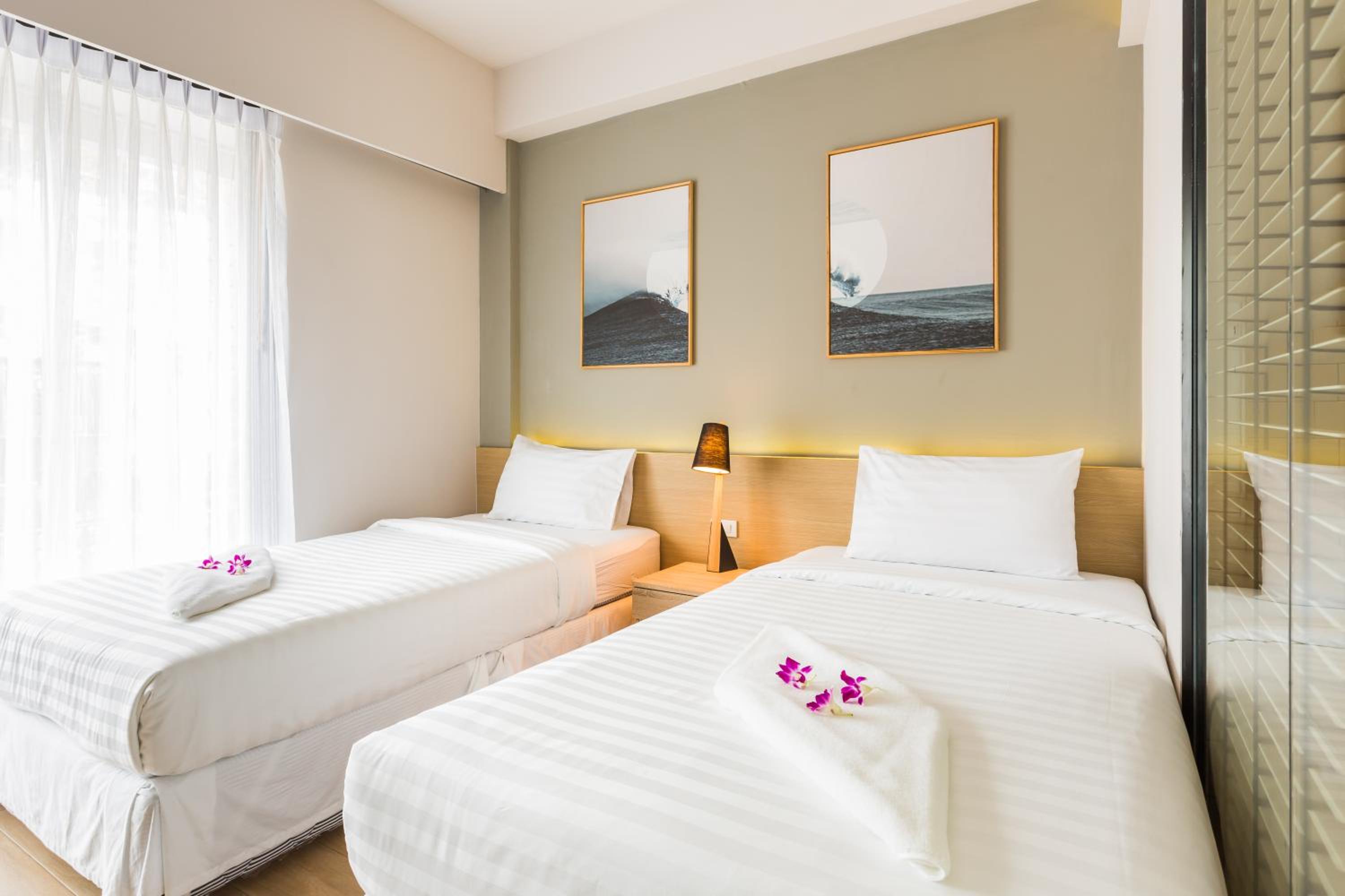 Deluxe Twin Room - Photo 12