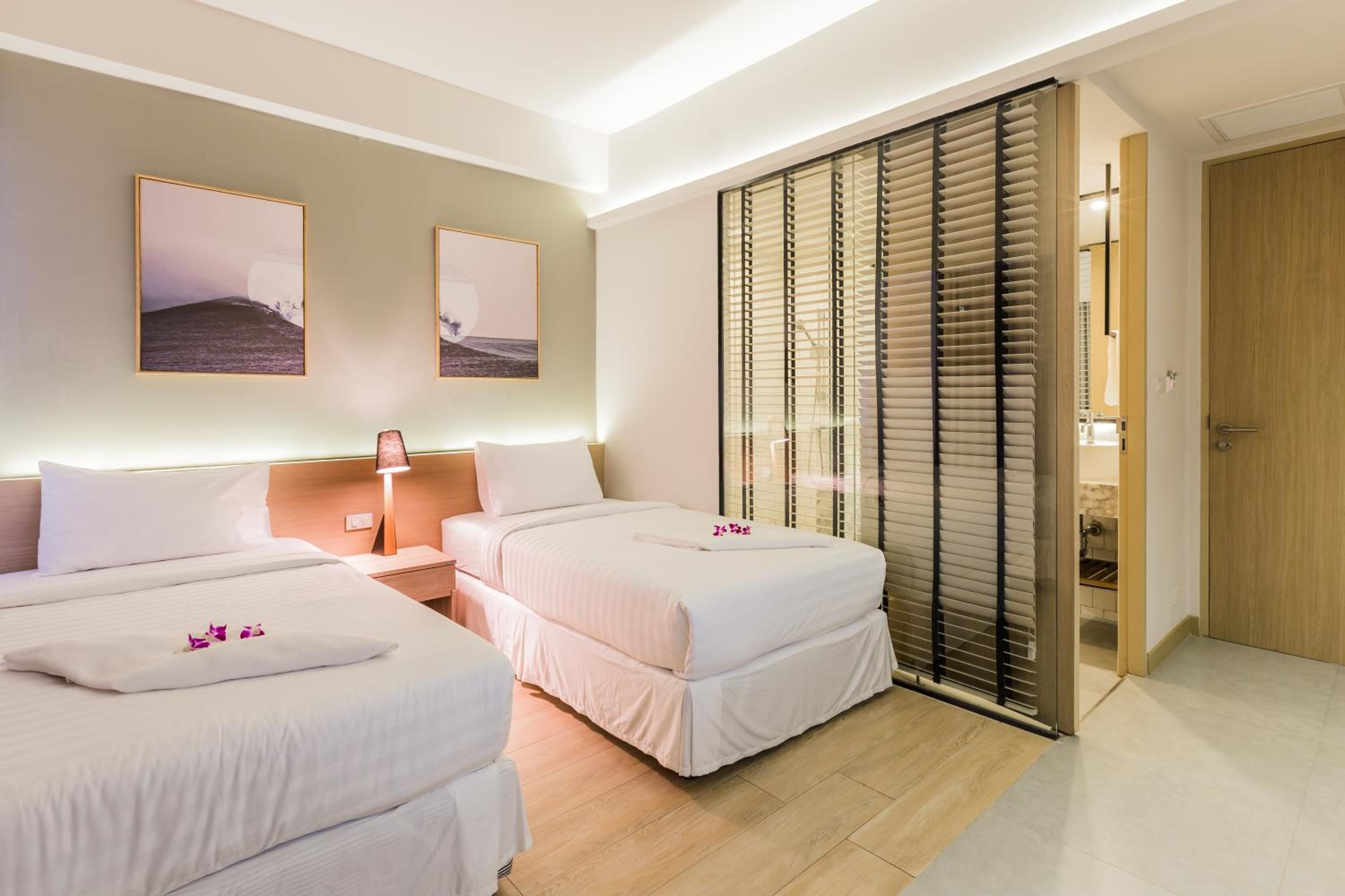 Deluxe Twin Room - Photo 13