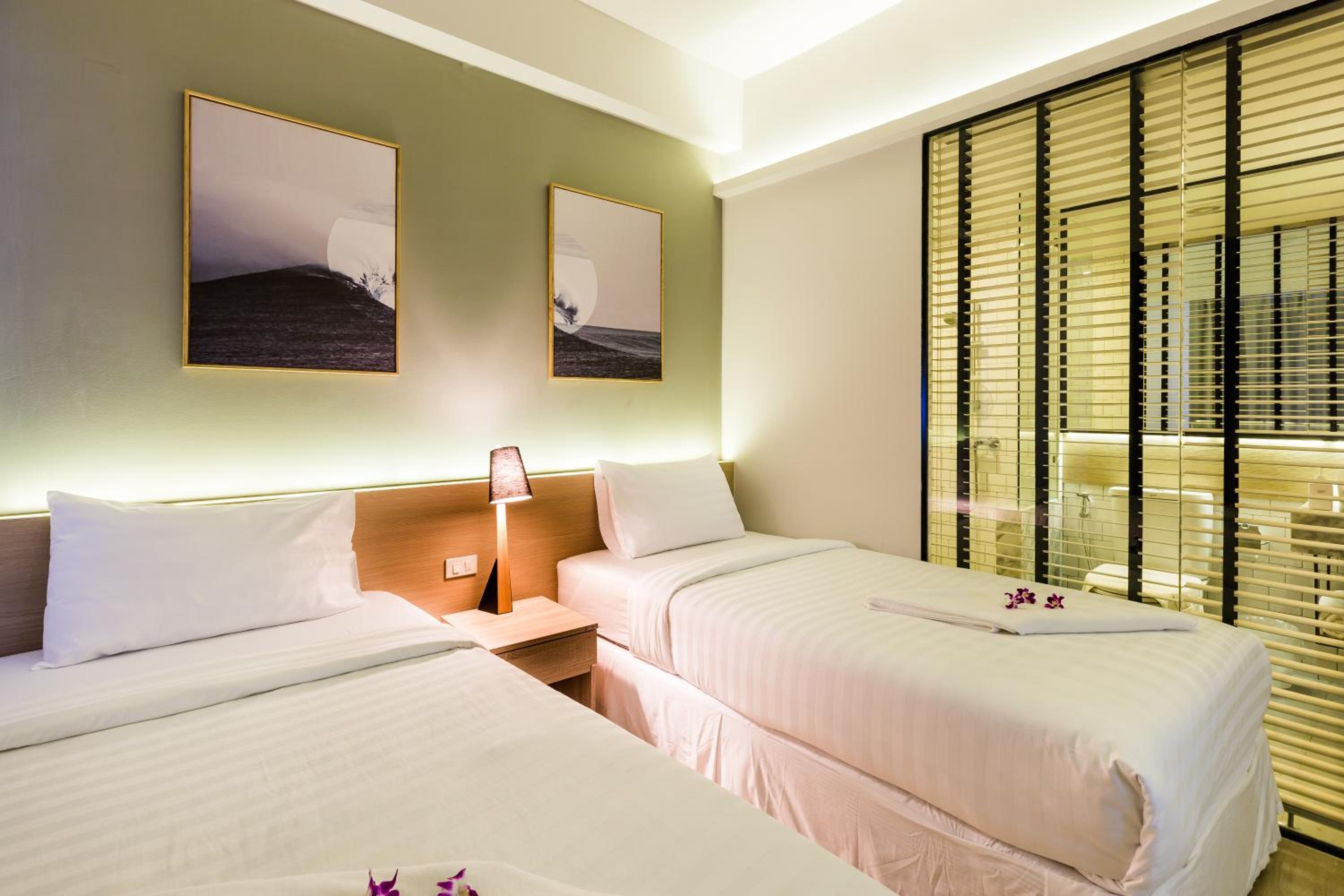 Deluxe Twin Room - Photo 10
