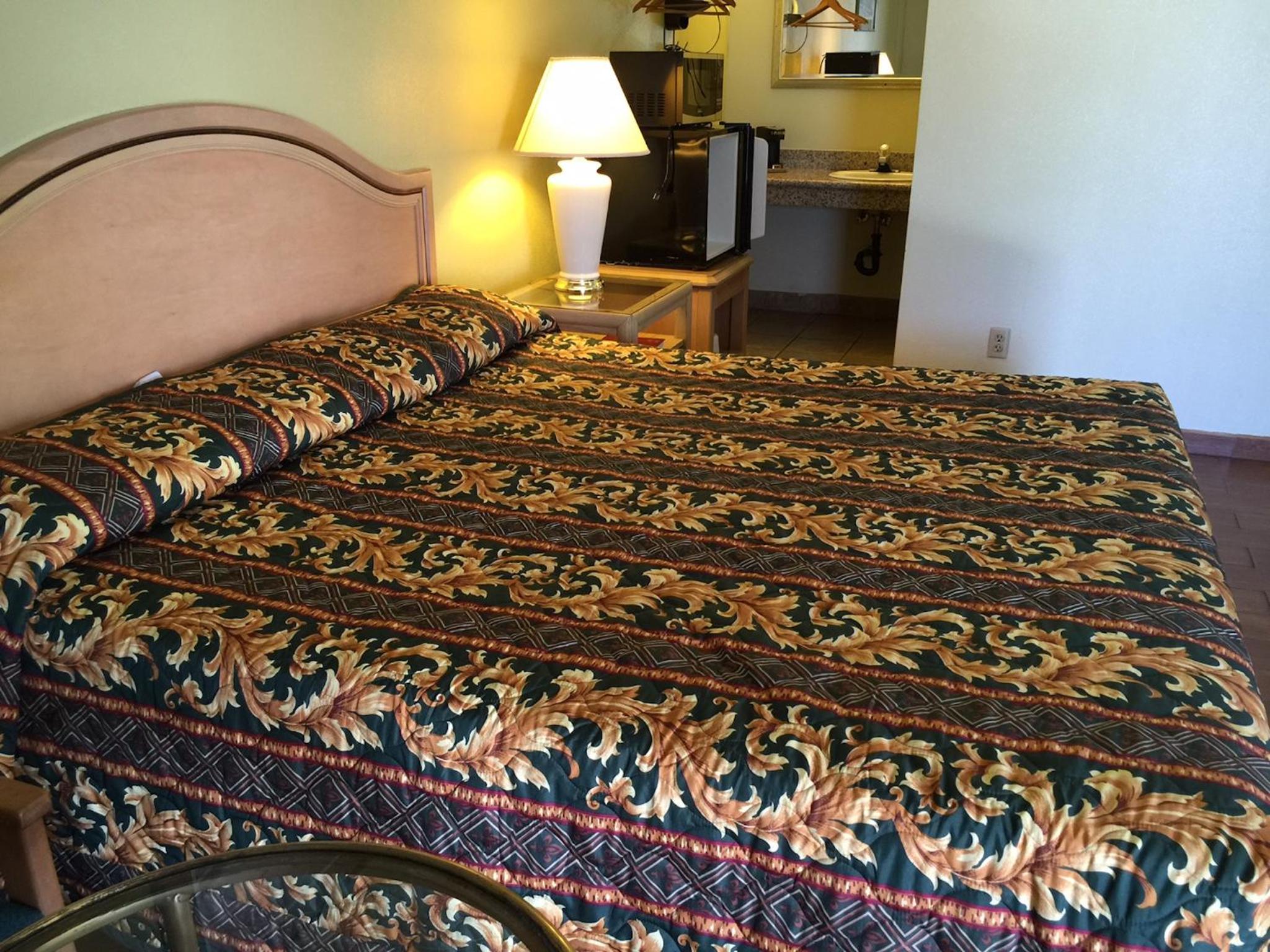 Deluxe King Bed Smoking photo 3
