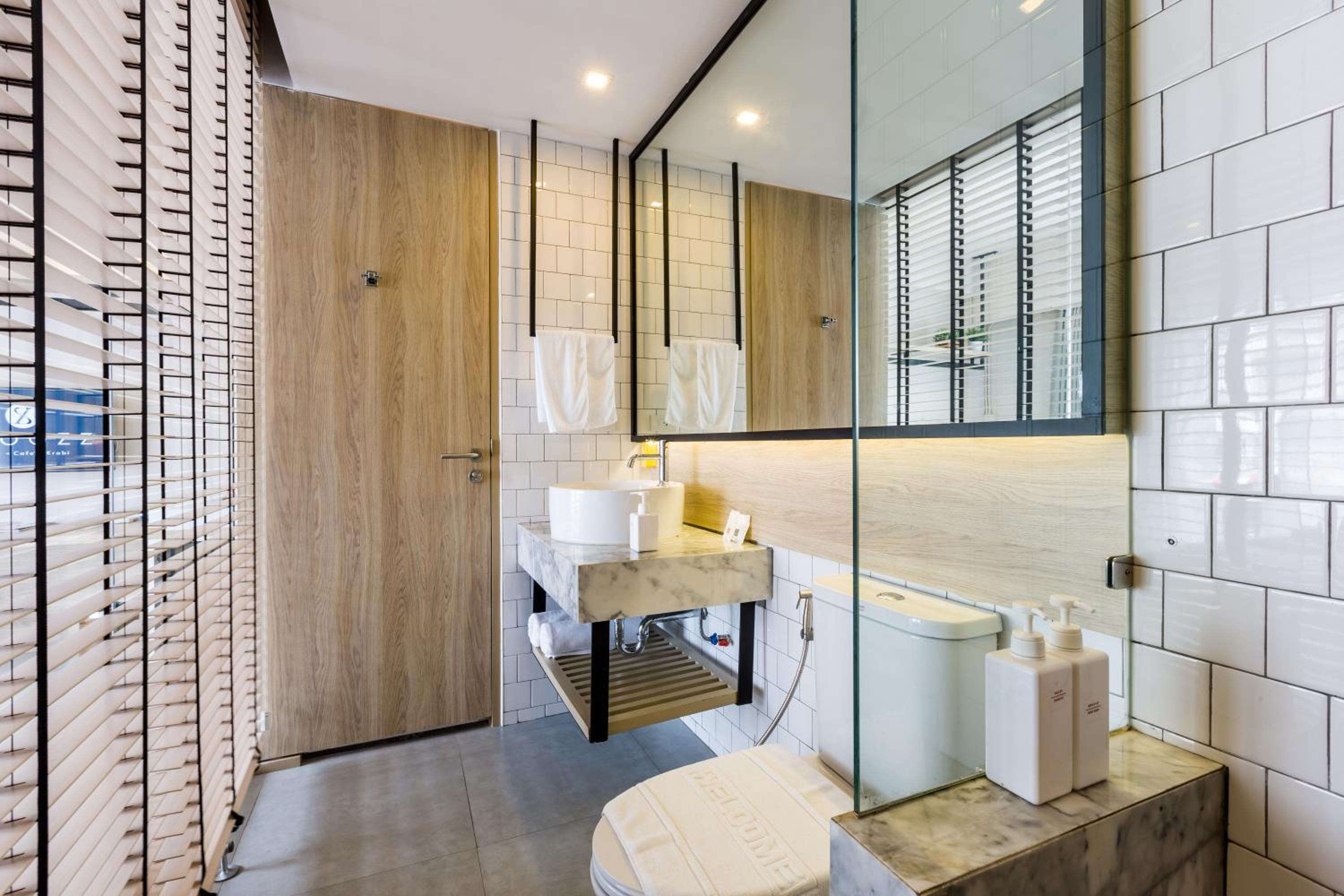 Deluxe Double Room with Balcony photo 2