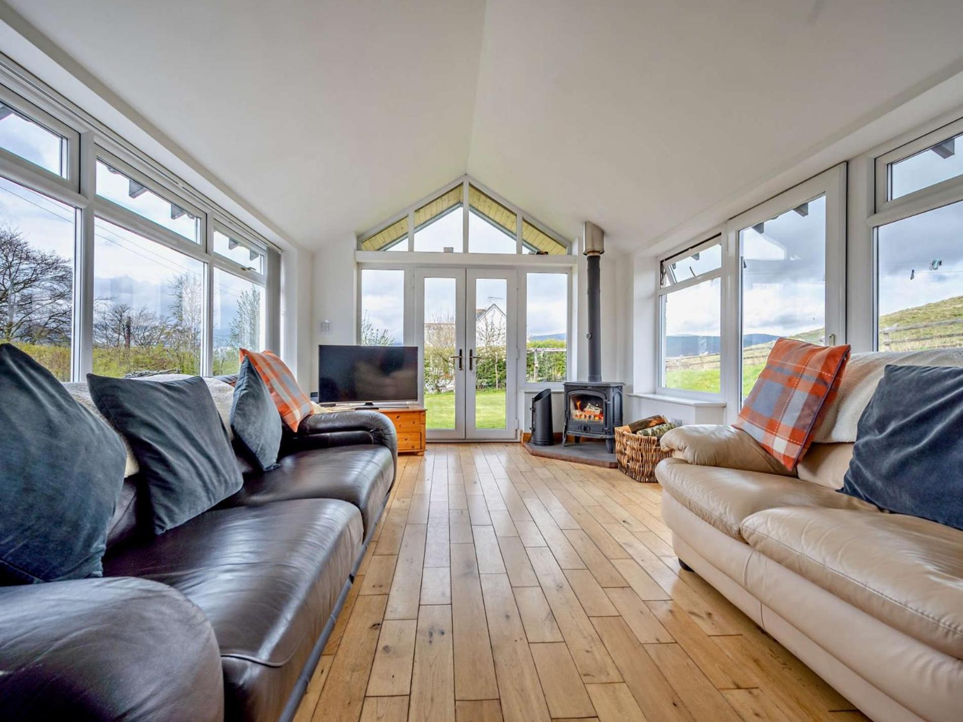 Four-Bedroom House photo 2