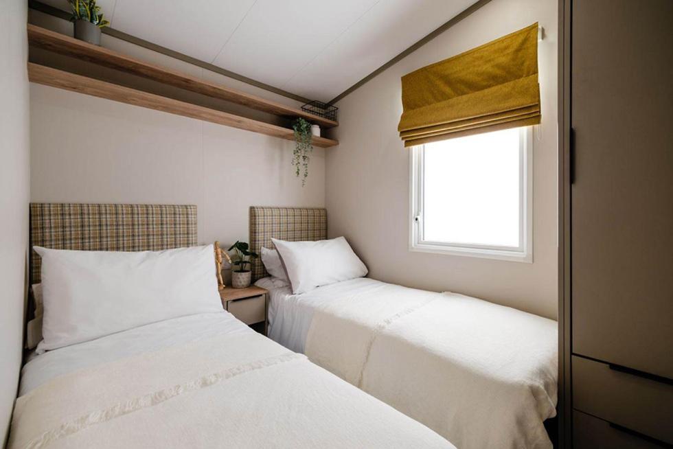 Pet Friendly Silver Holiday Caravan - 3 Bed