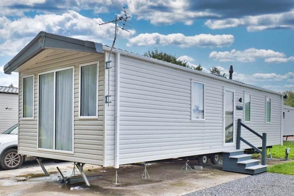 Silver Holiday Caravan - 3 Bed - No Pets