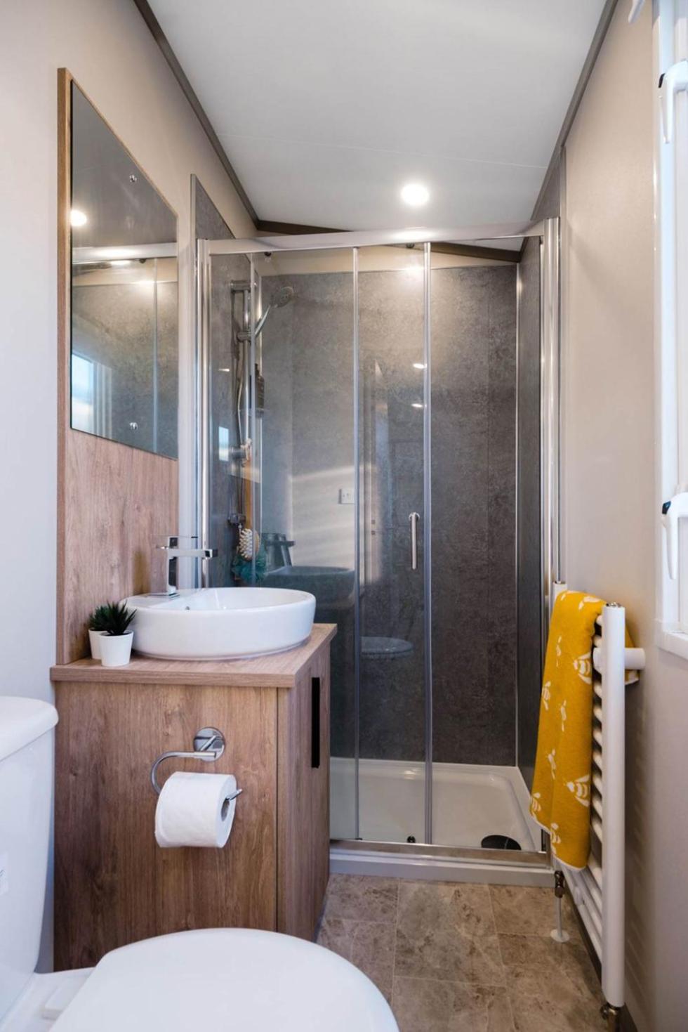 Pet Friendly Silver Holiday Caravan - 3 Bed photo 3