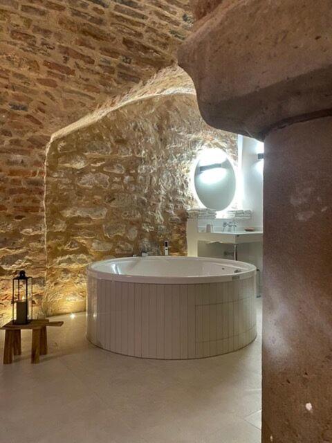 Suite de la Rose (without windows) photo 2