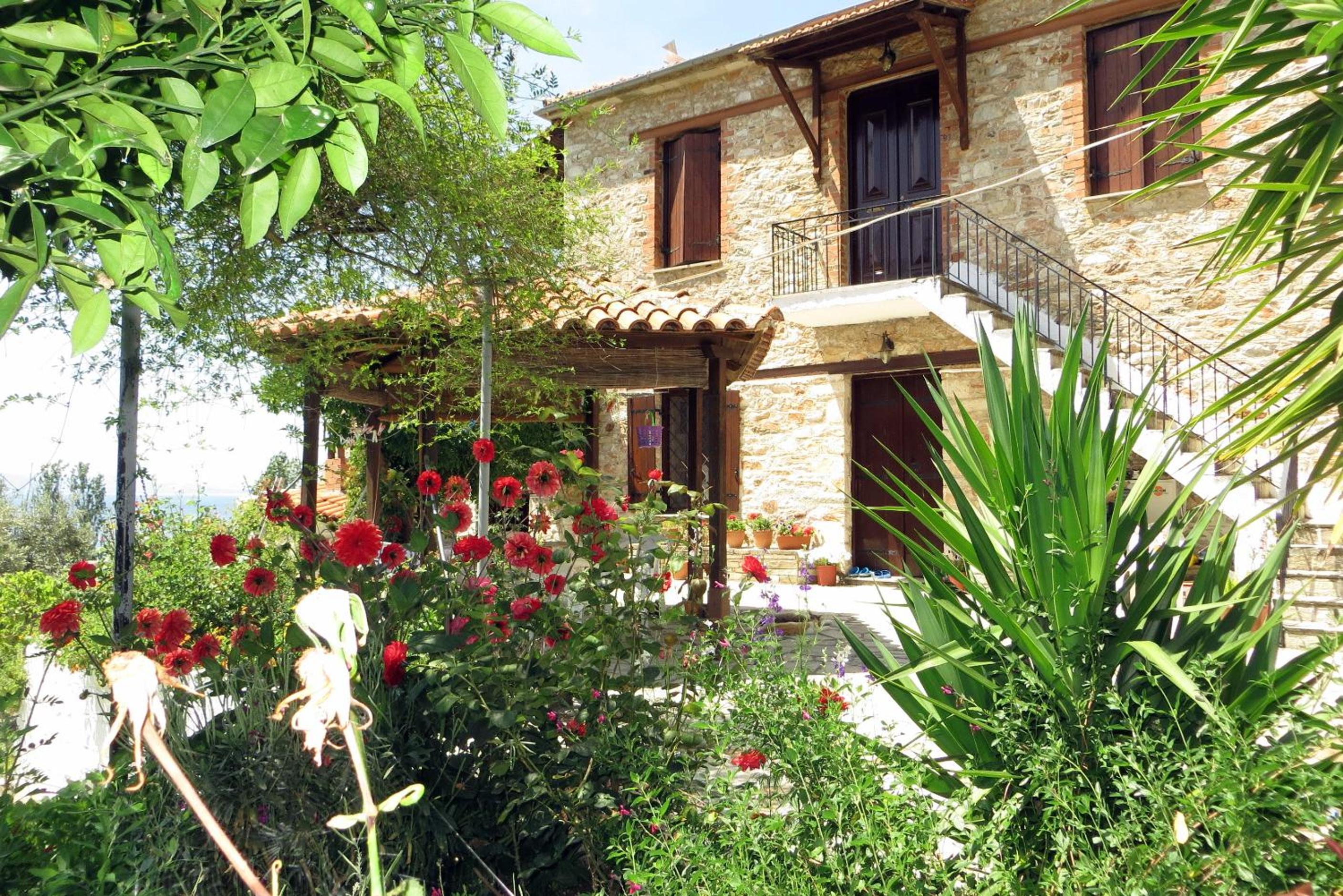  Two-Bedroom Apartment with Garden View  photo 2