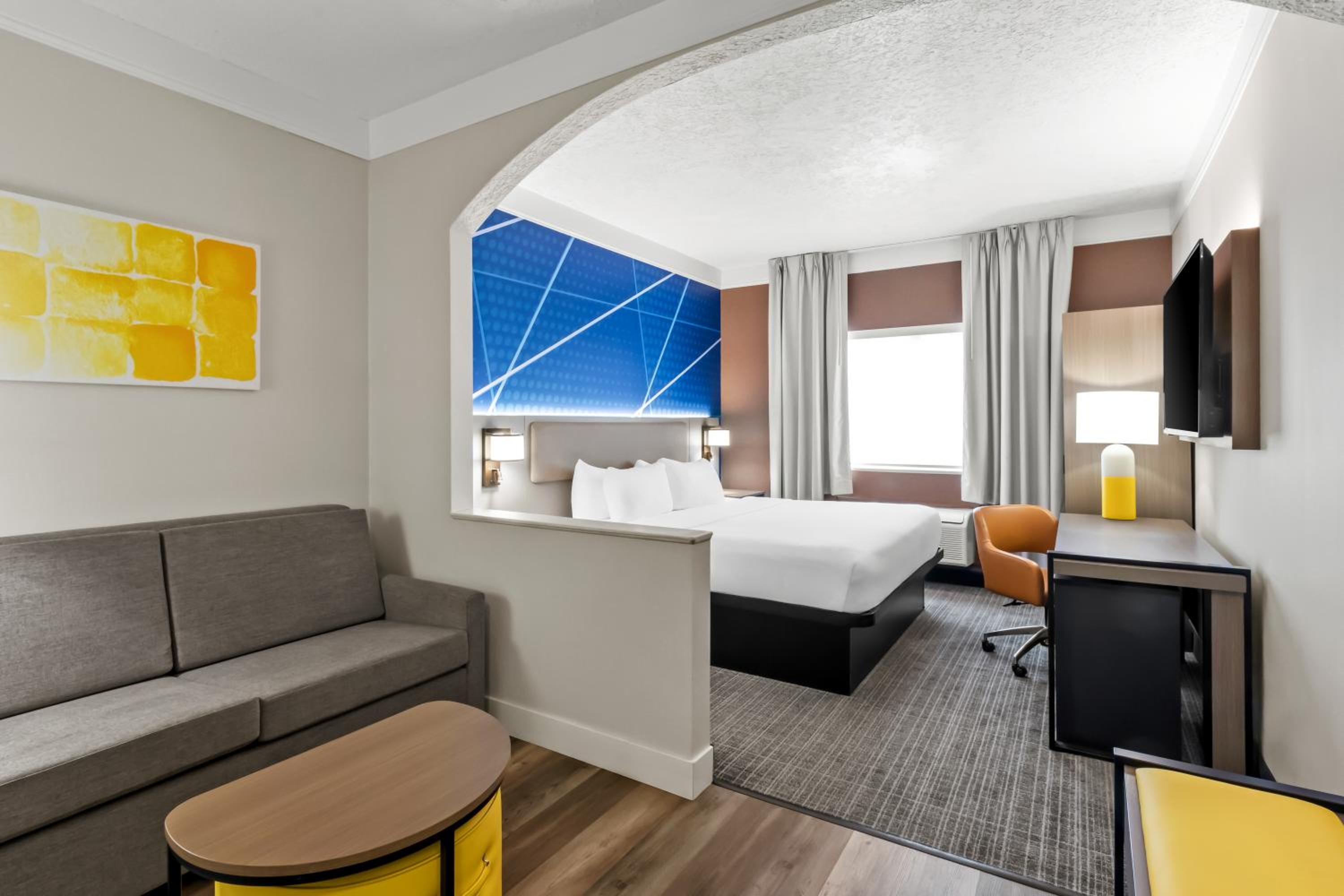 King Suite - Accessible/Non-Smoking - Photo 3