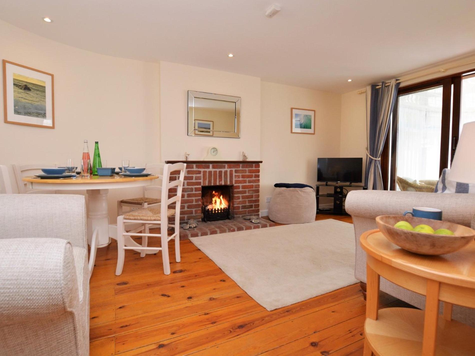 Three-Bedroom House photo 3