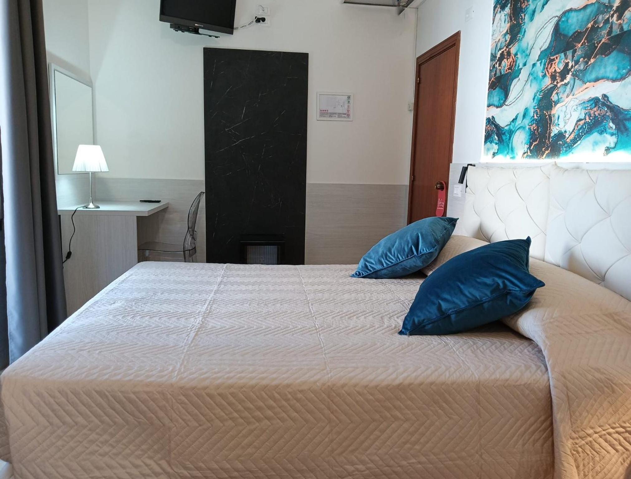 Standard Double Room photo 2
