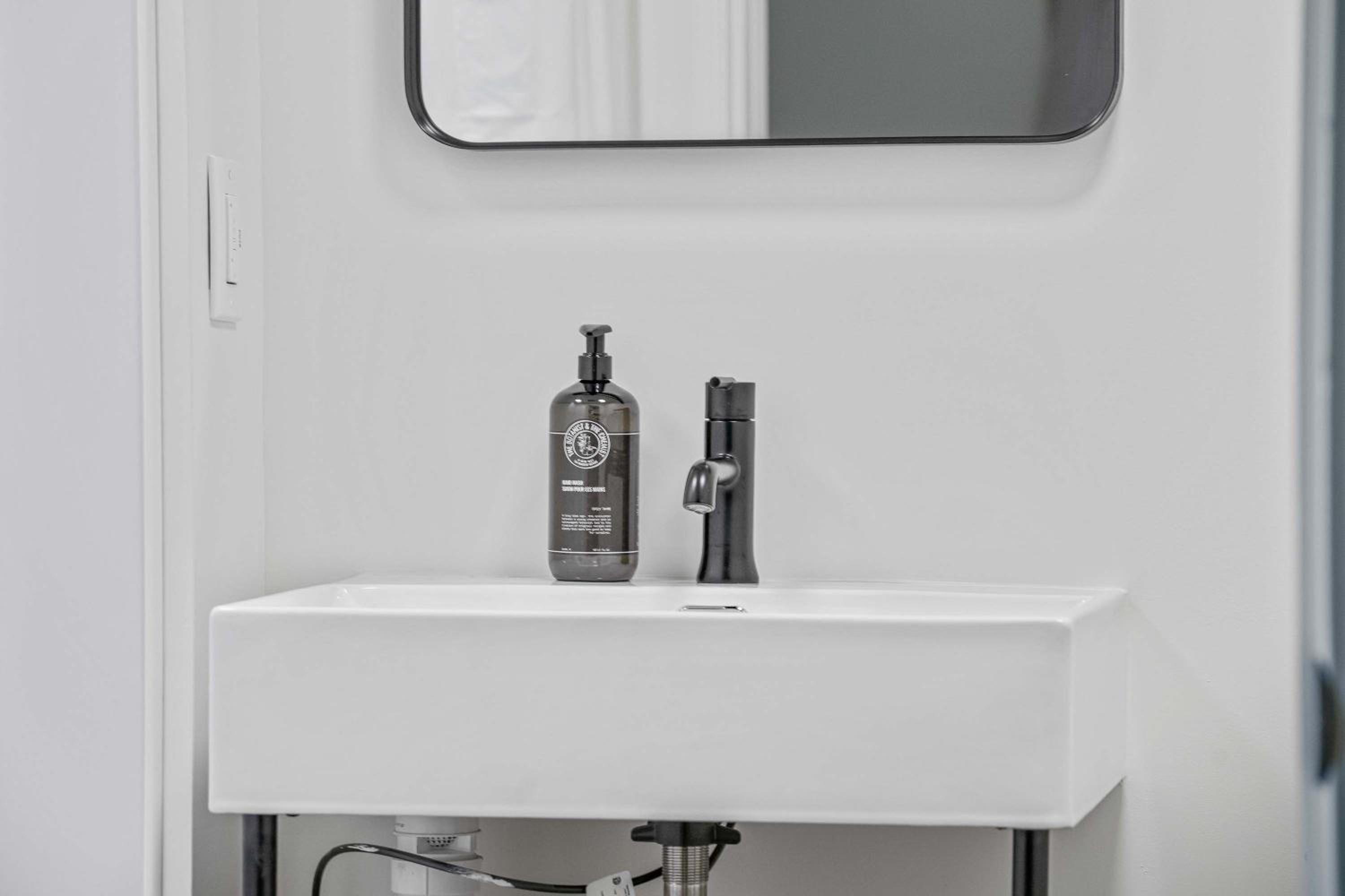 Queen Room (Self Check-in with Virtual Front Desk)