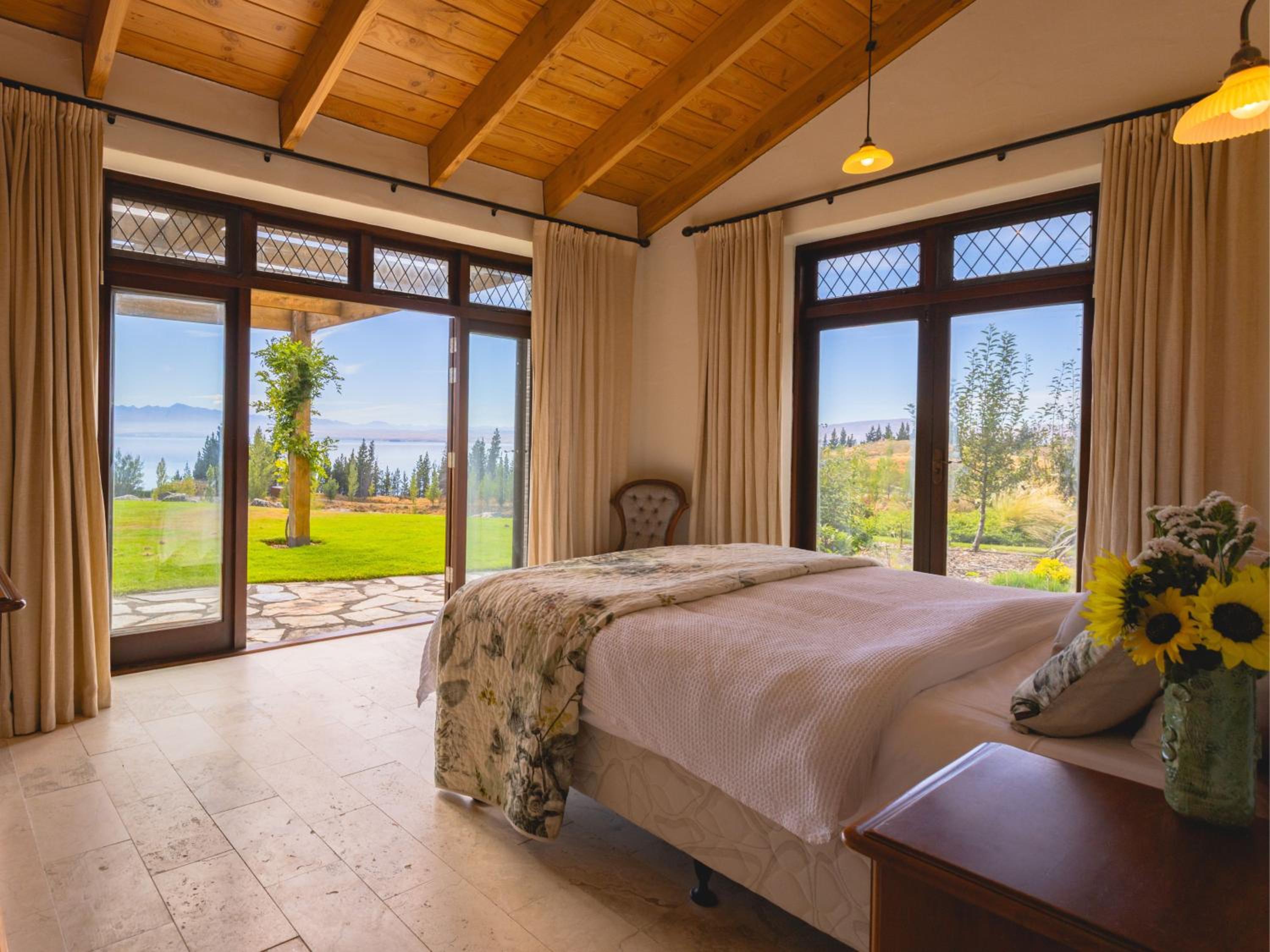 3-bedroom Pukaki Homestead– Stunning 360 views including Lake Pukaki & Mt Cook photo 2