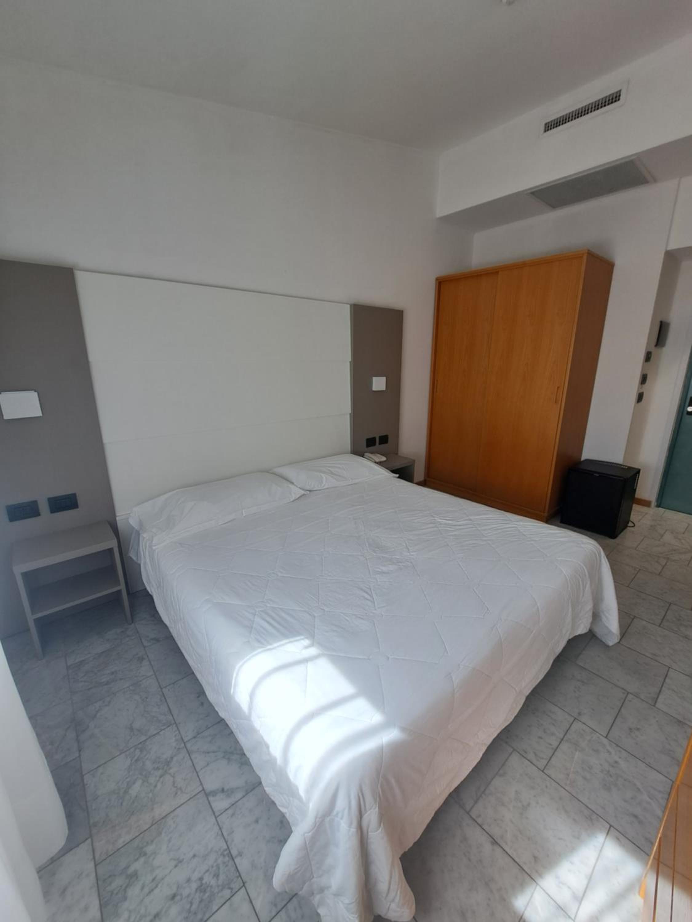 Small Double or Twin Room photo 2
