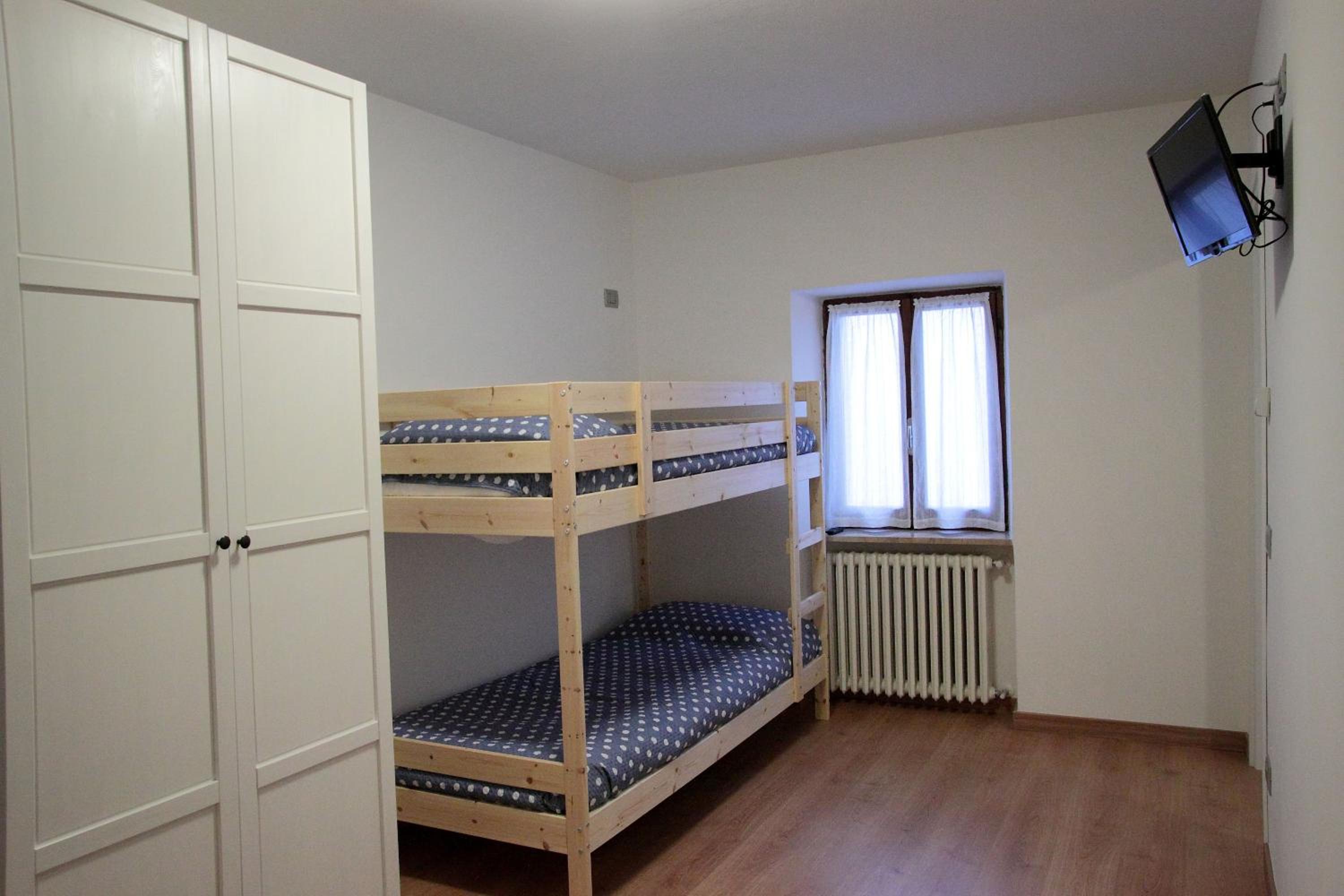 Quadruple Room with Private Bathroom photo 3