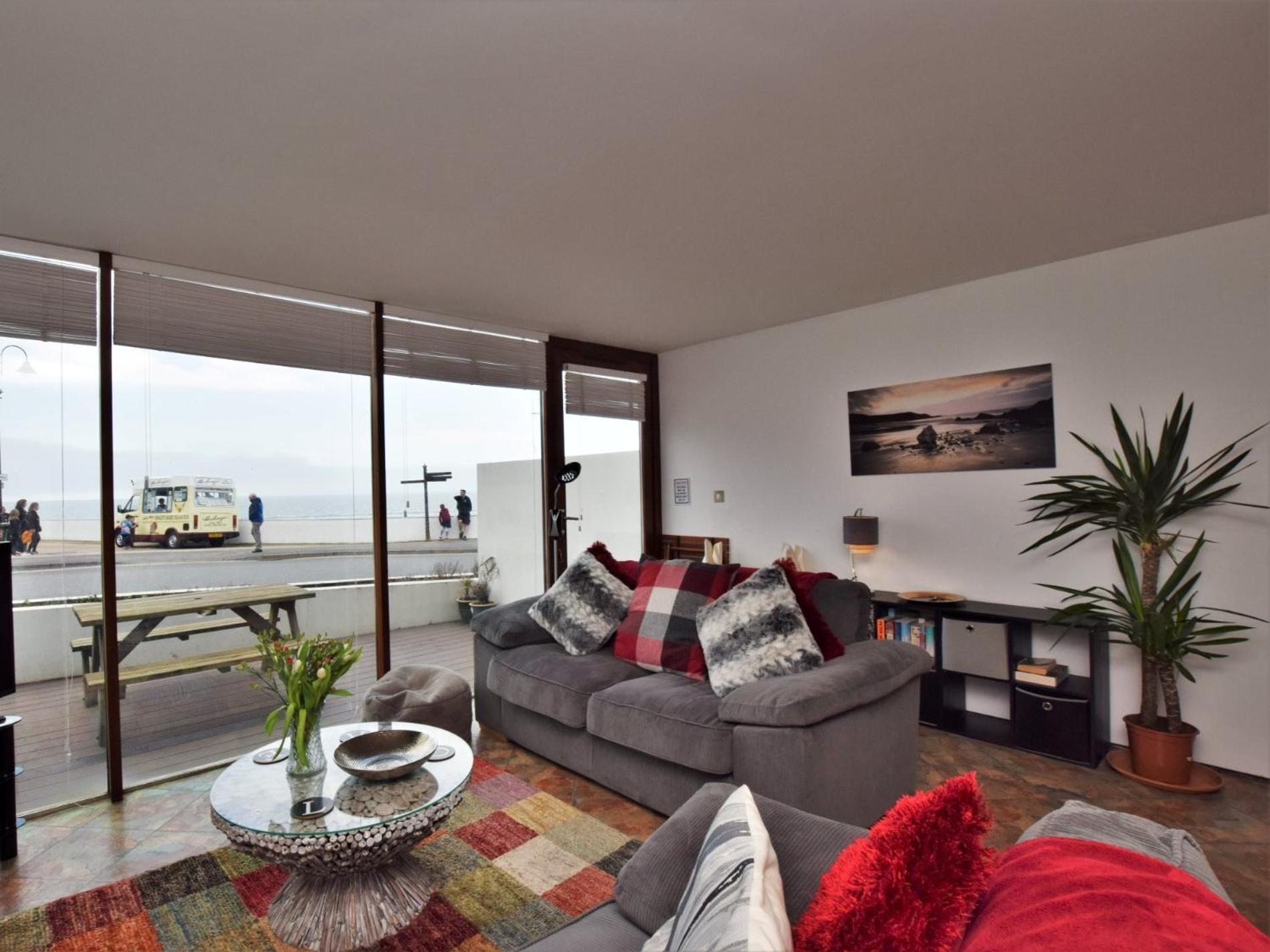One-Bedroom House photo 3