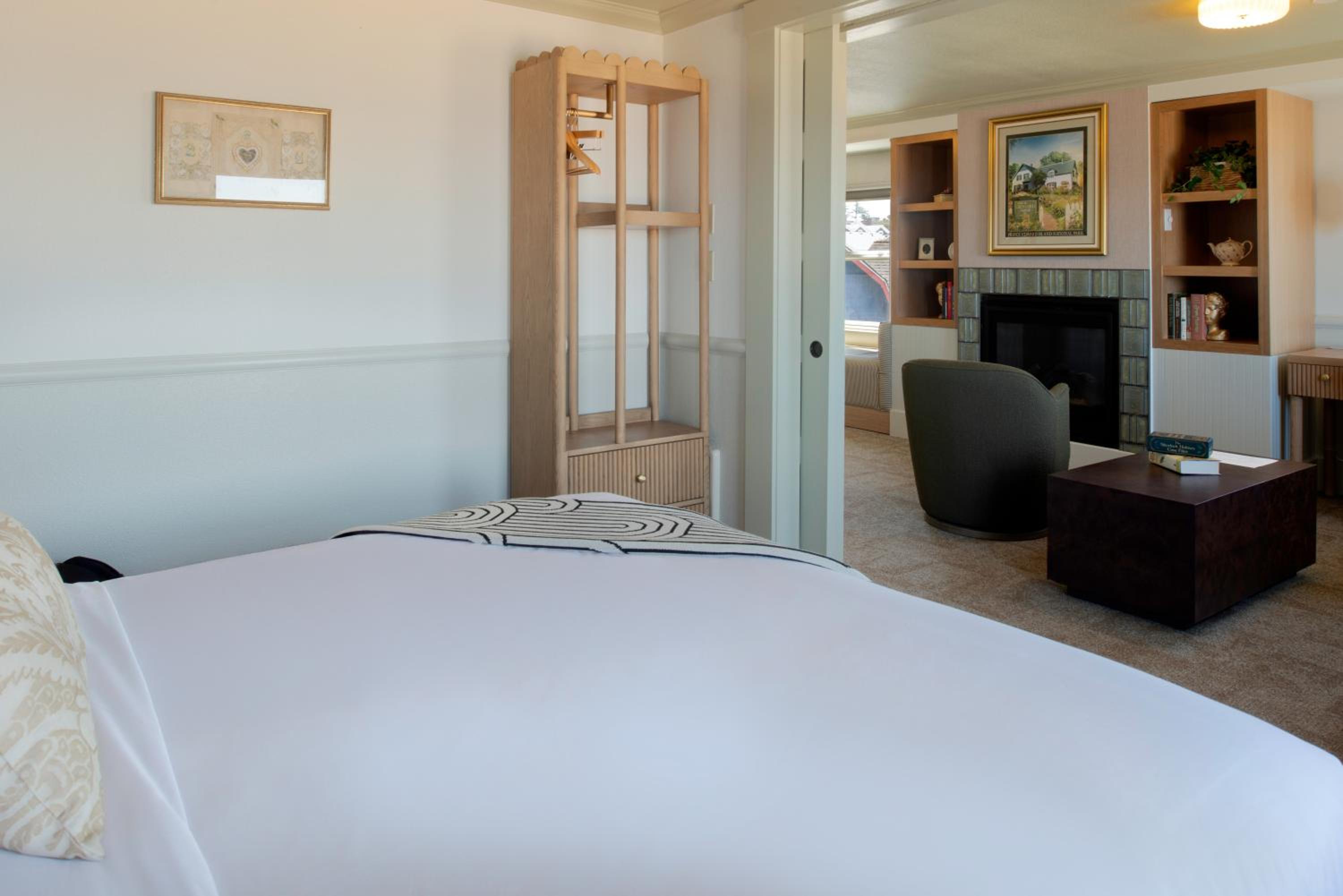 Deluxe King Suite photo 3