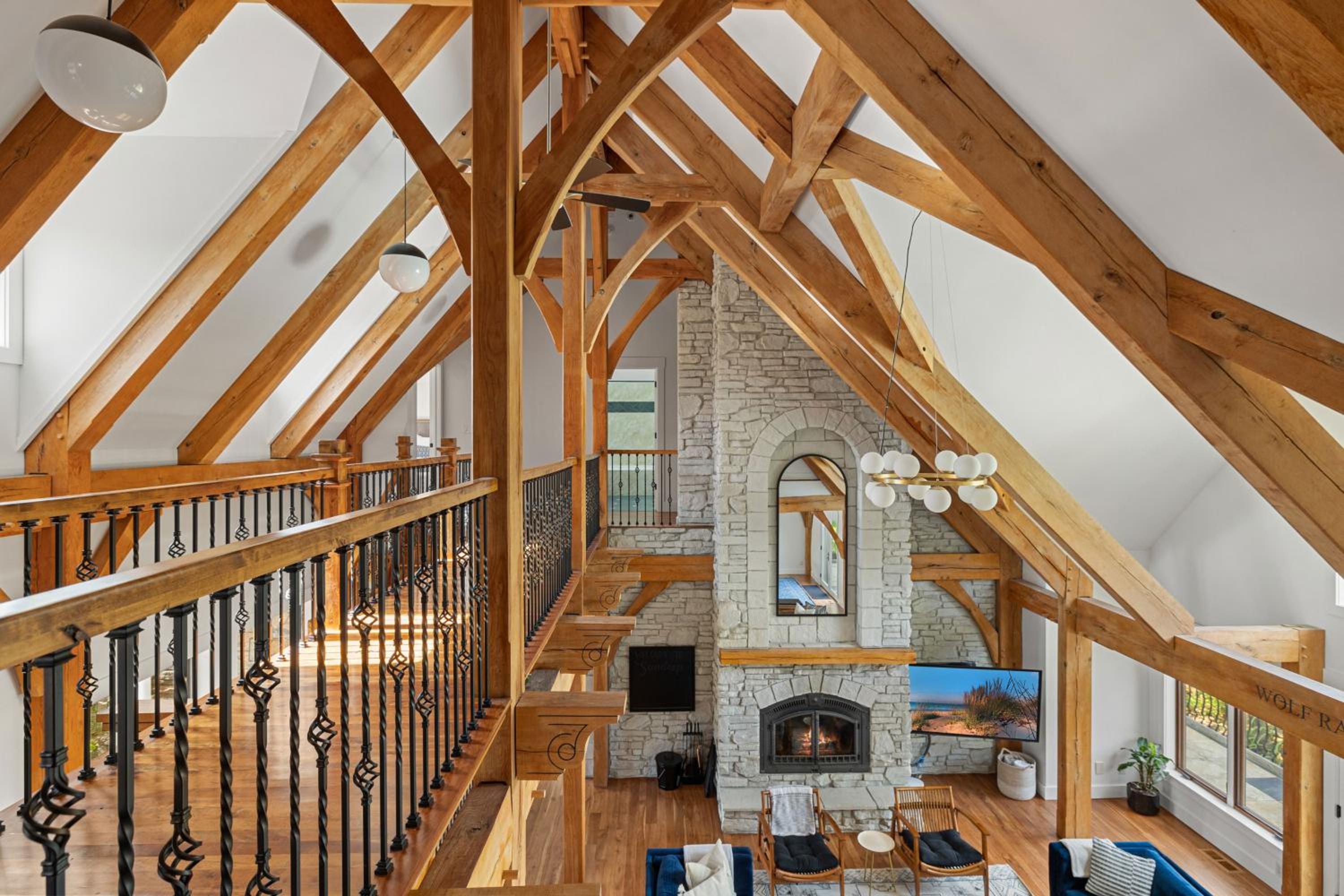 Eight-Bedroom House photo 2