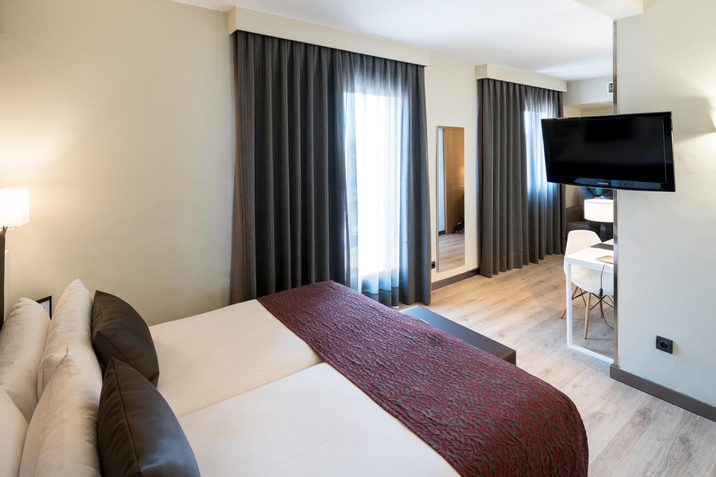Premium Double or Twin Room with Terrace photo 2