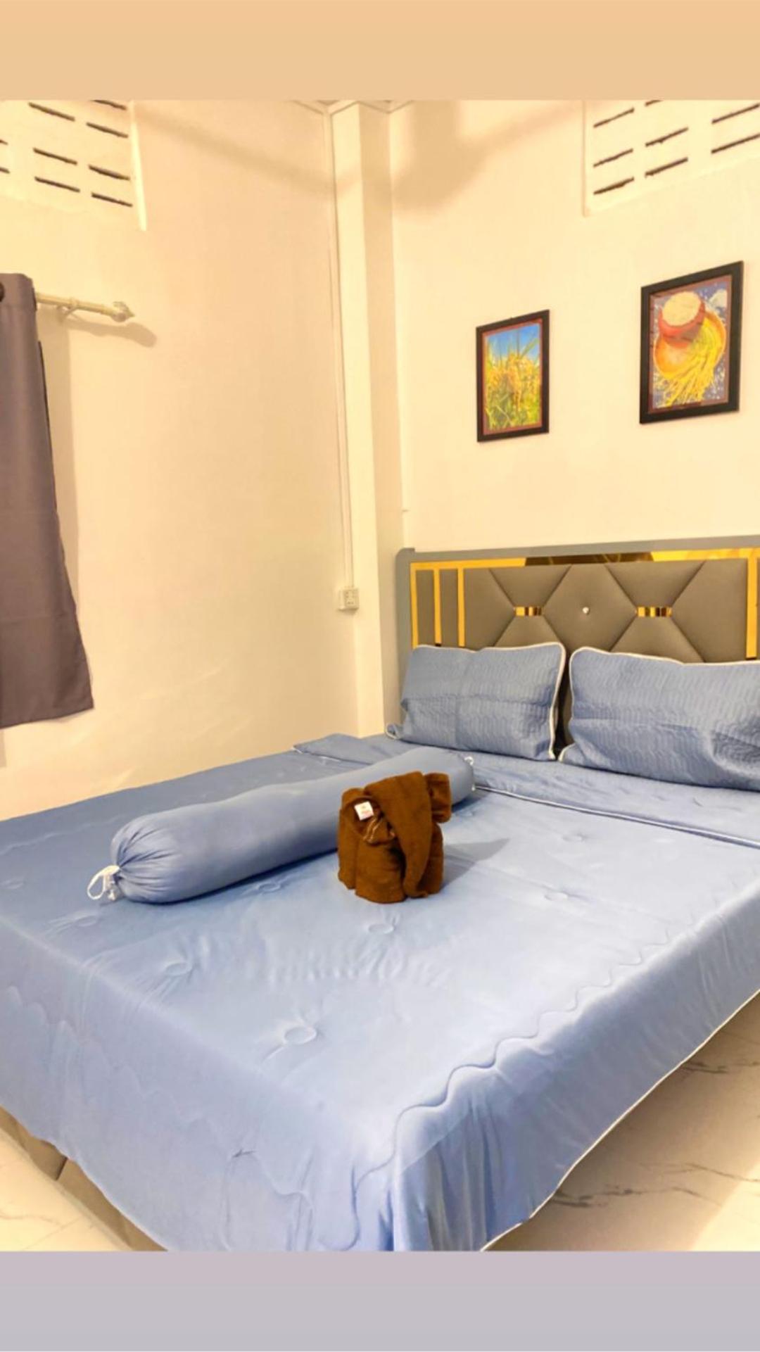 Deluxe Double Room (2 Adults + 1 Child) photo 3