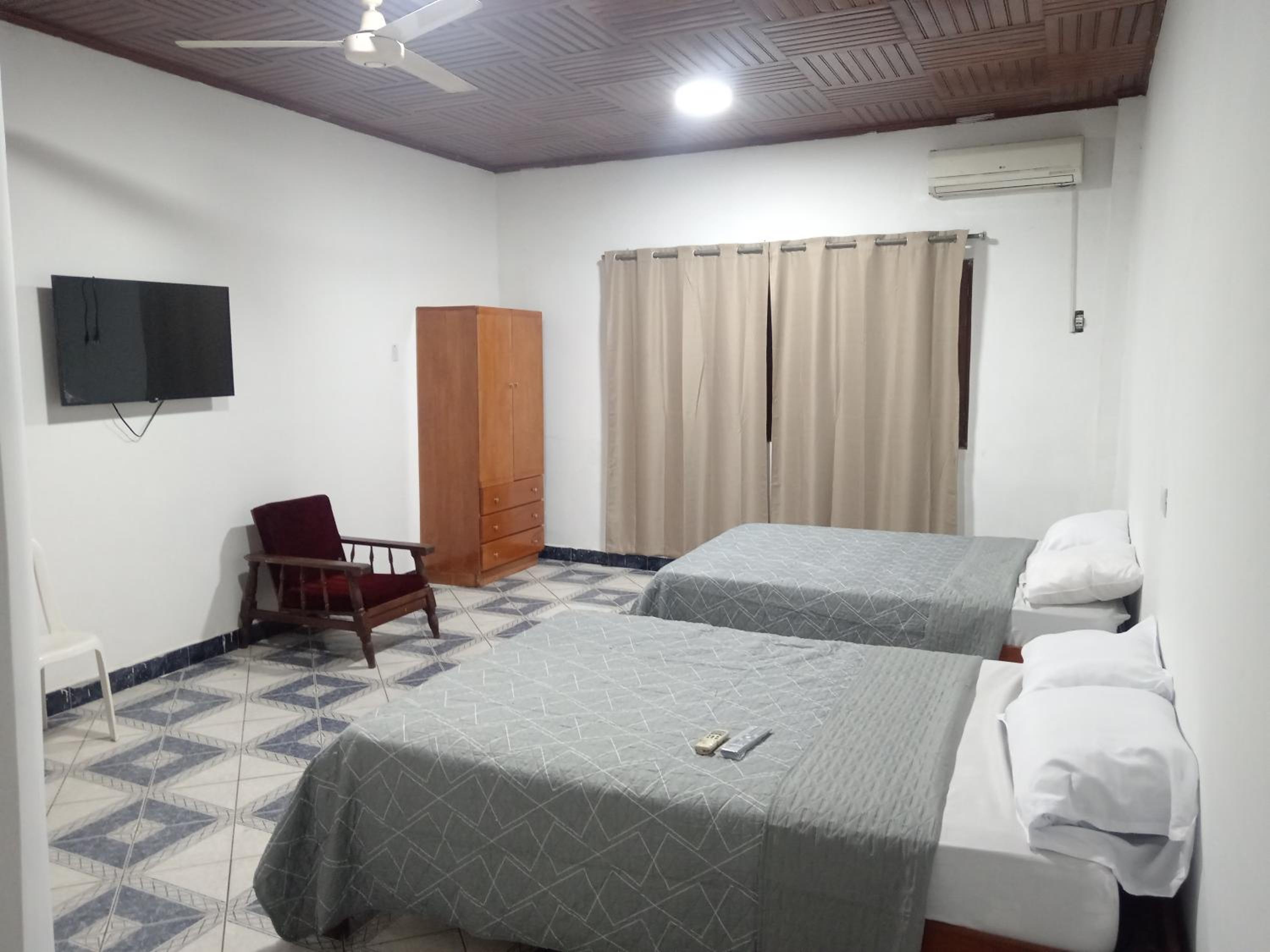 Twin Room with Private Bathroom photo 1