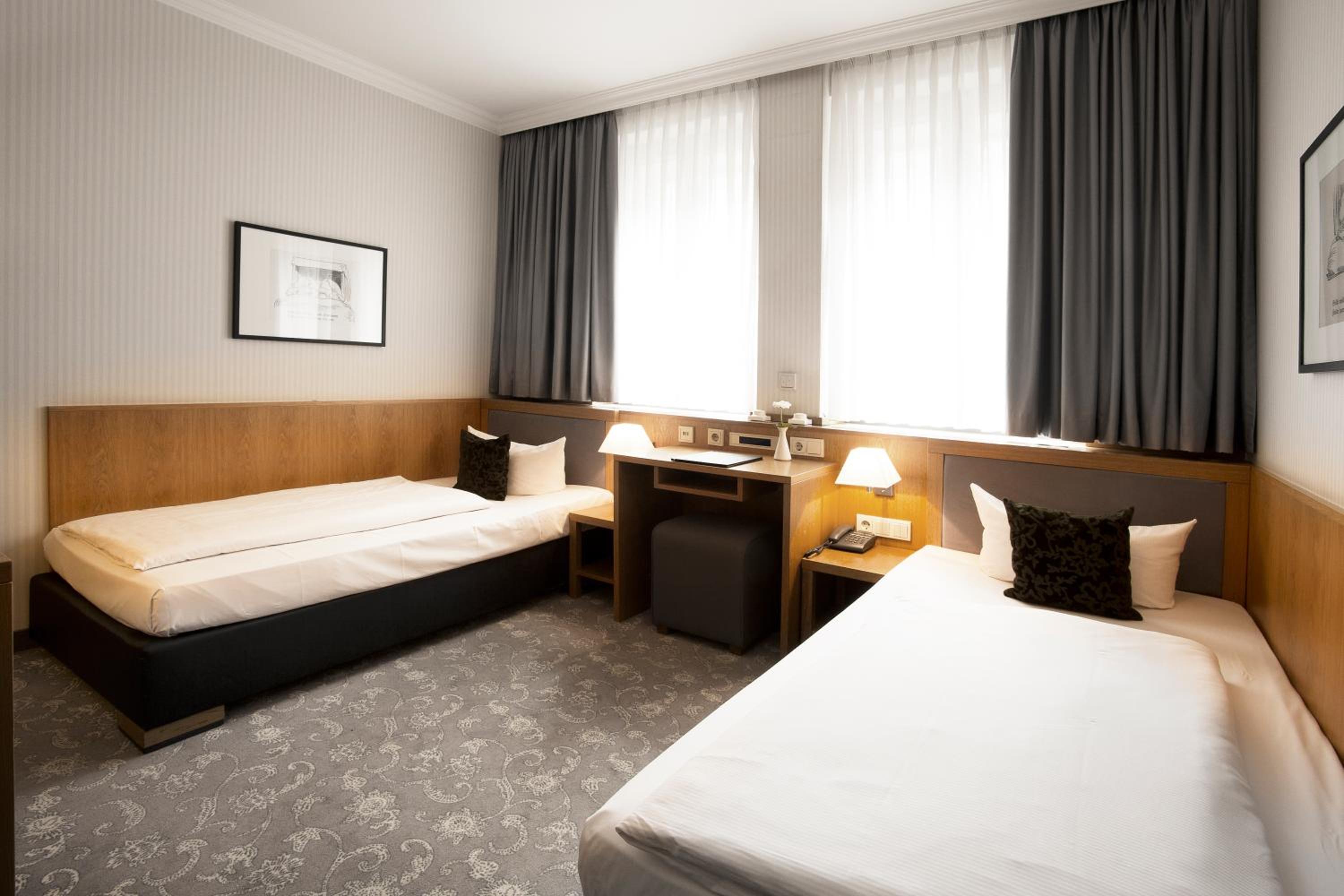 Twin Room - Photo 1