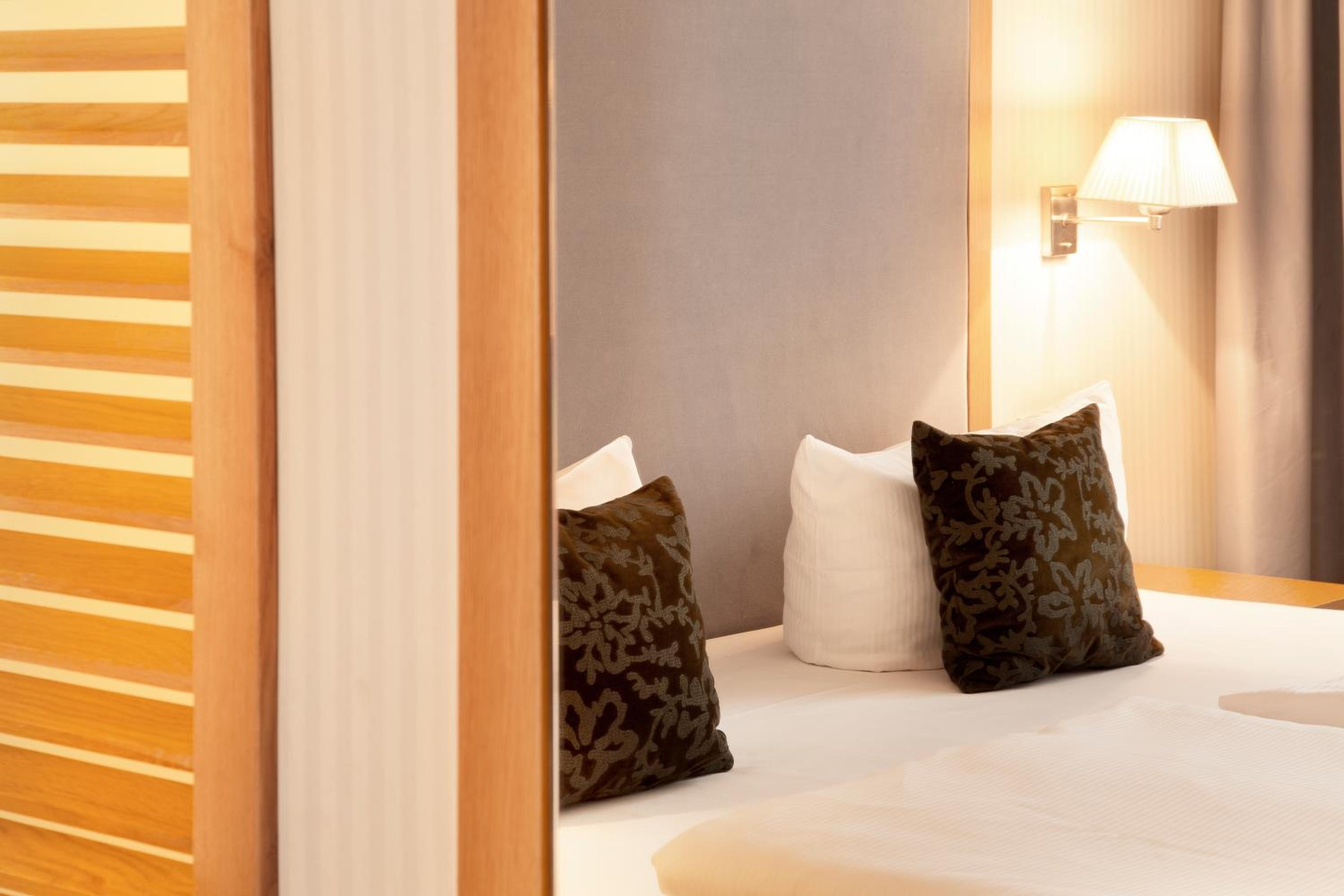 Standard Double Room - Photo 7