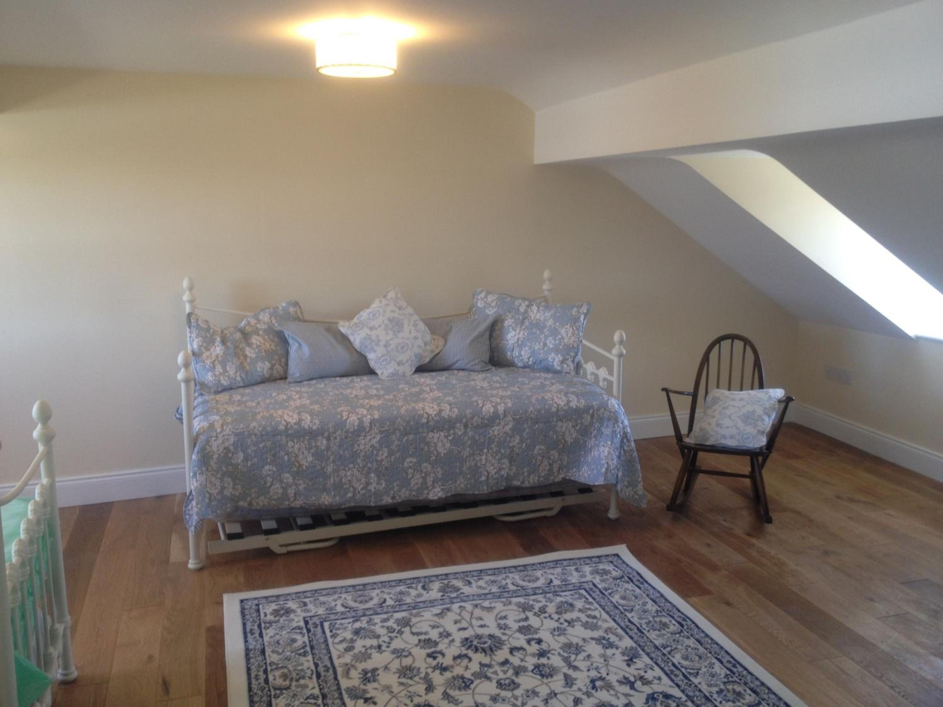 Five-Bedroom House photo 1