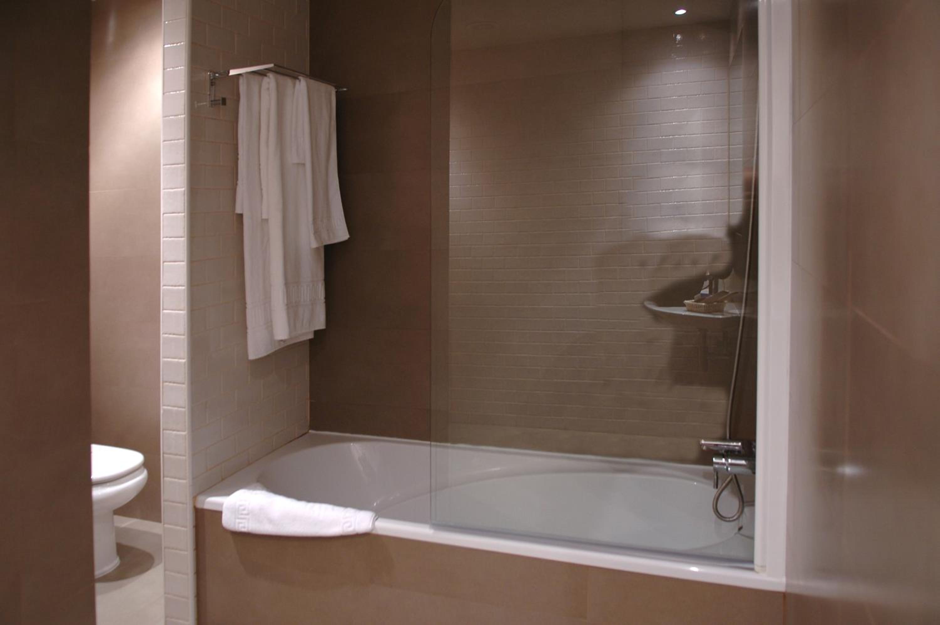 Double or Twin Room - Photo 7