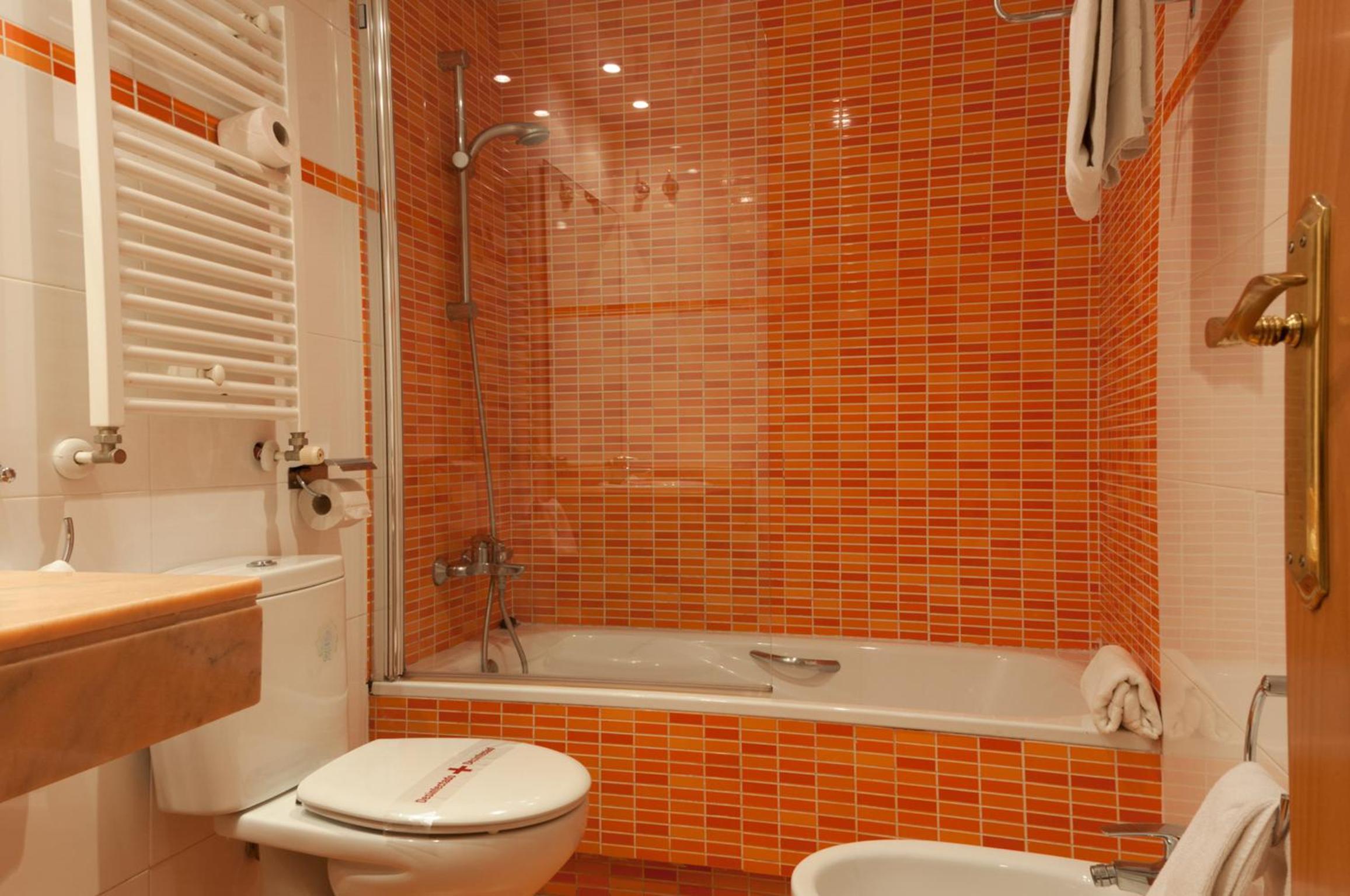 Twin Room thumbnail 5