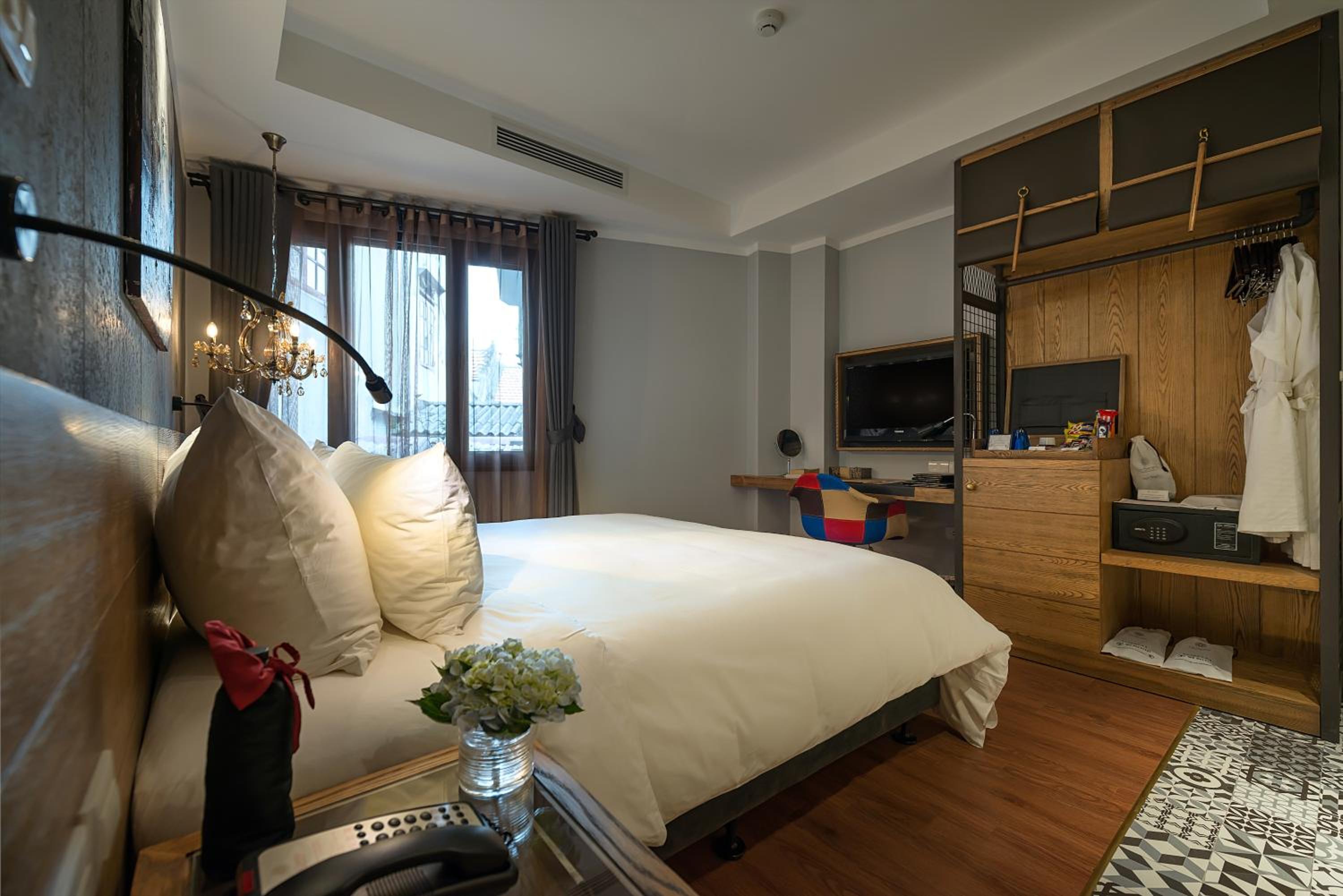 Trendy Deluxe Double or Twin Room photo 1