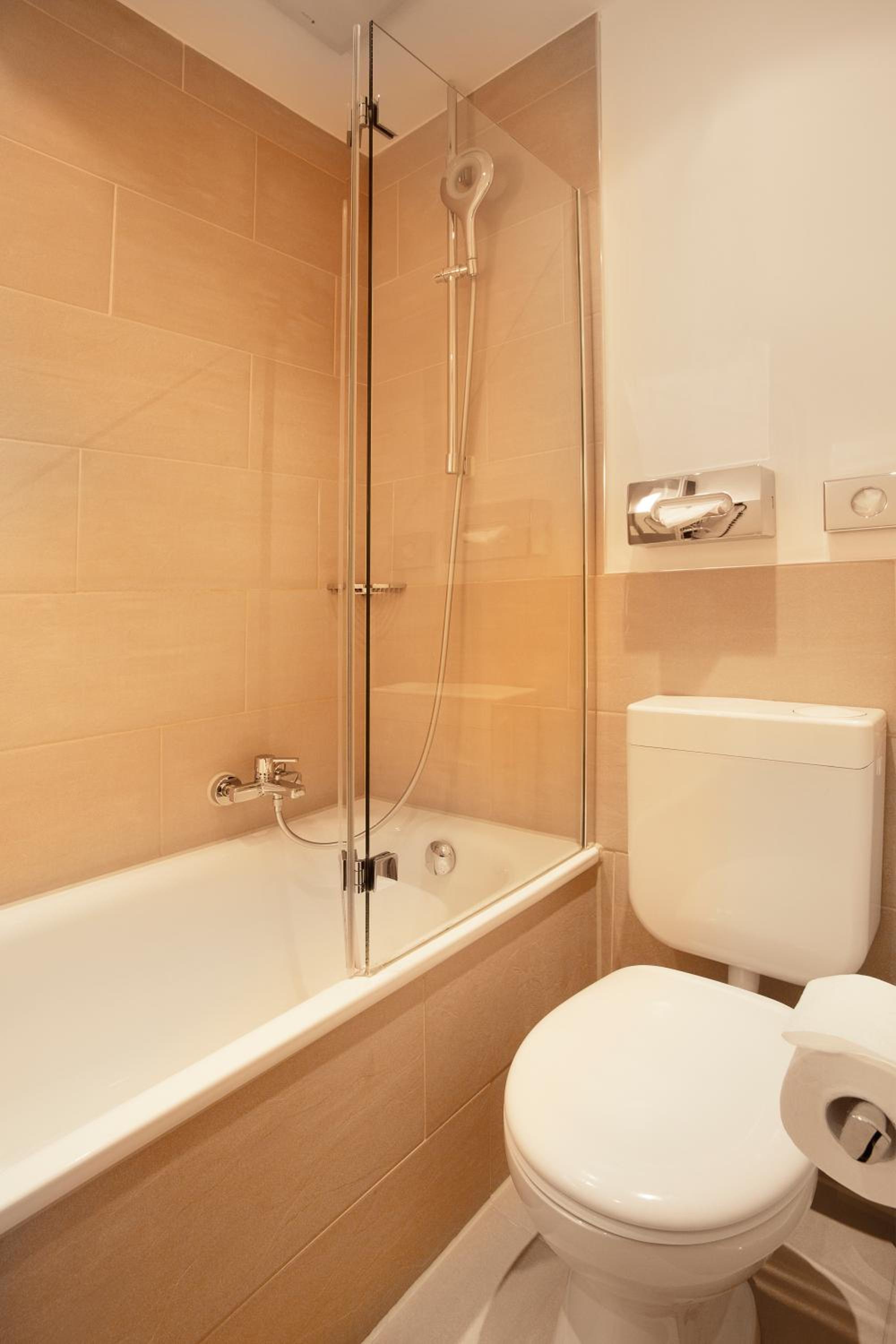 Triple Room - Photo 7