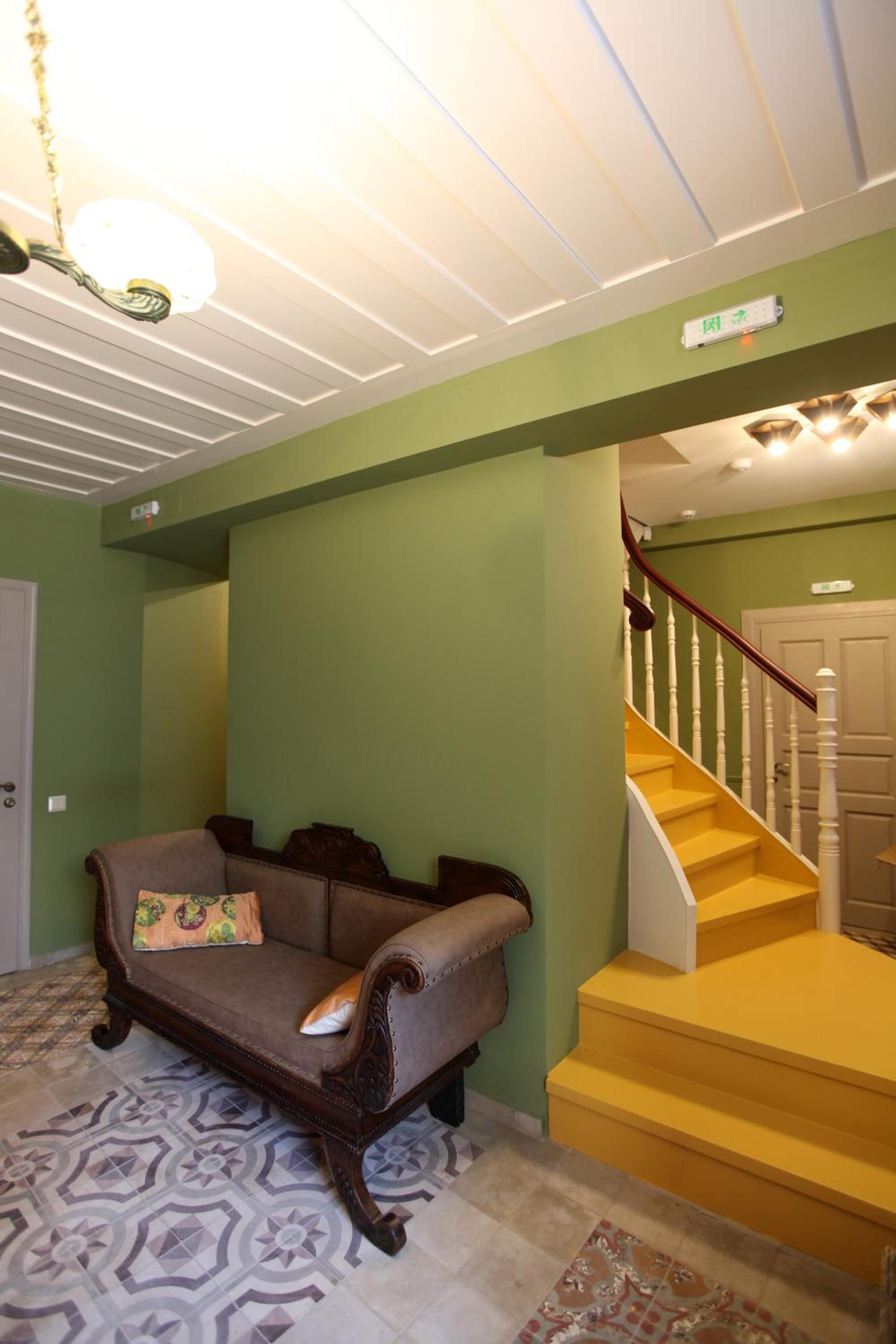 Deluxe Double Room with Balcony - Photo 8