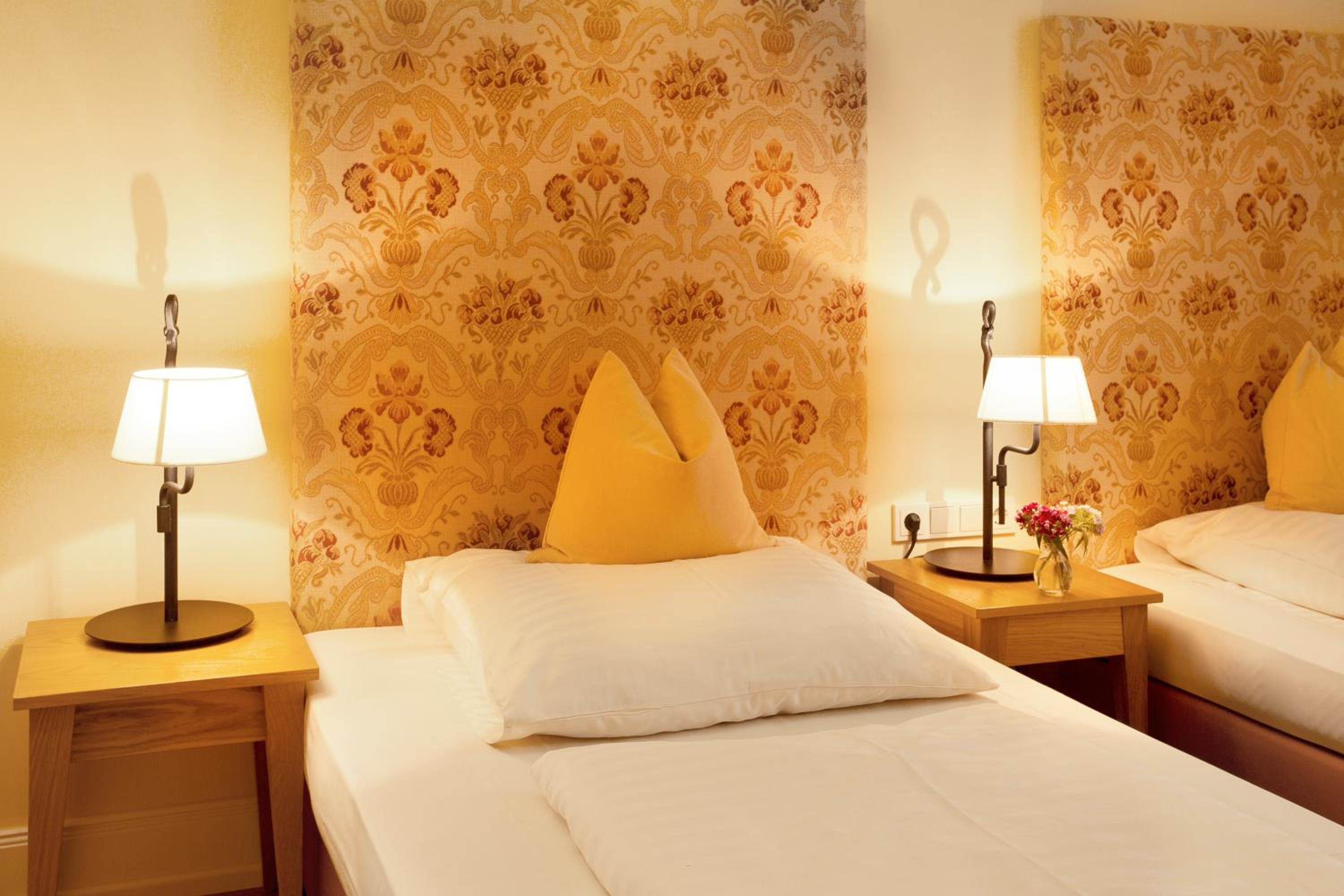 Standard Double or Twin Room - Photo 2