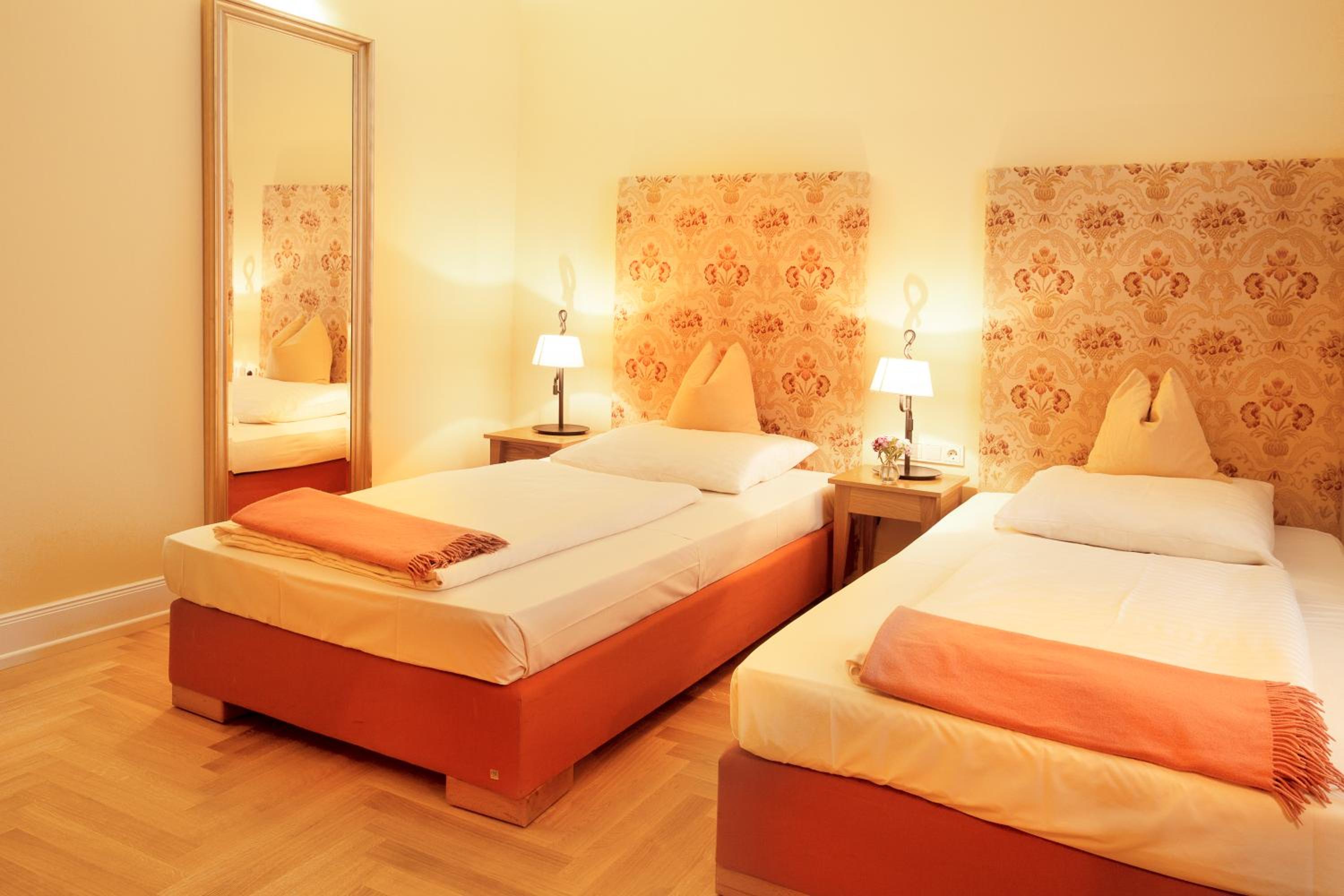 Standard Double or Twin Room - Photo 4