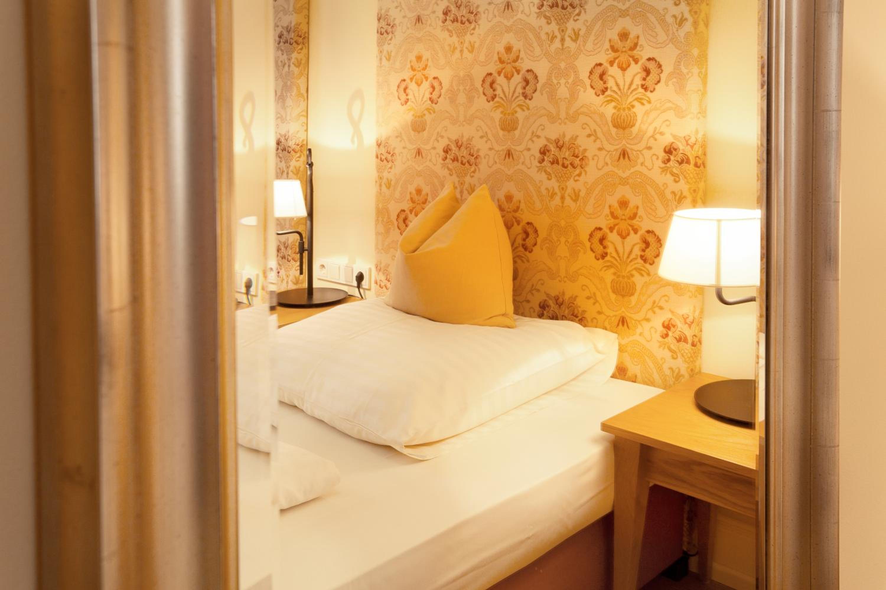 Standard Double or Twin Room - Photo 9