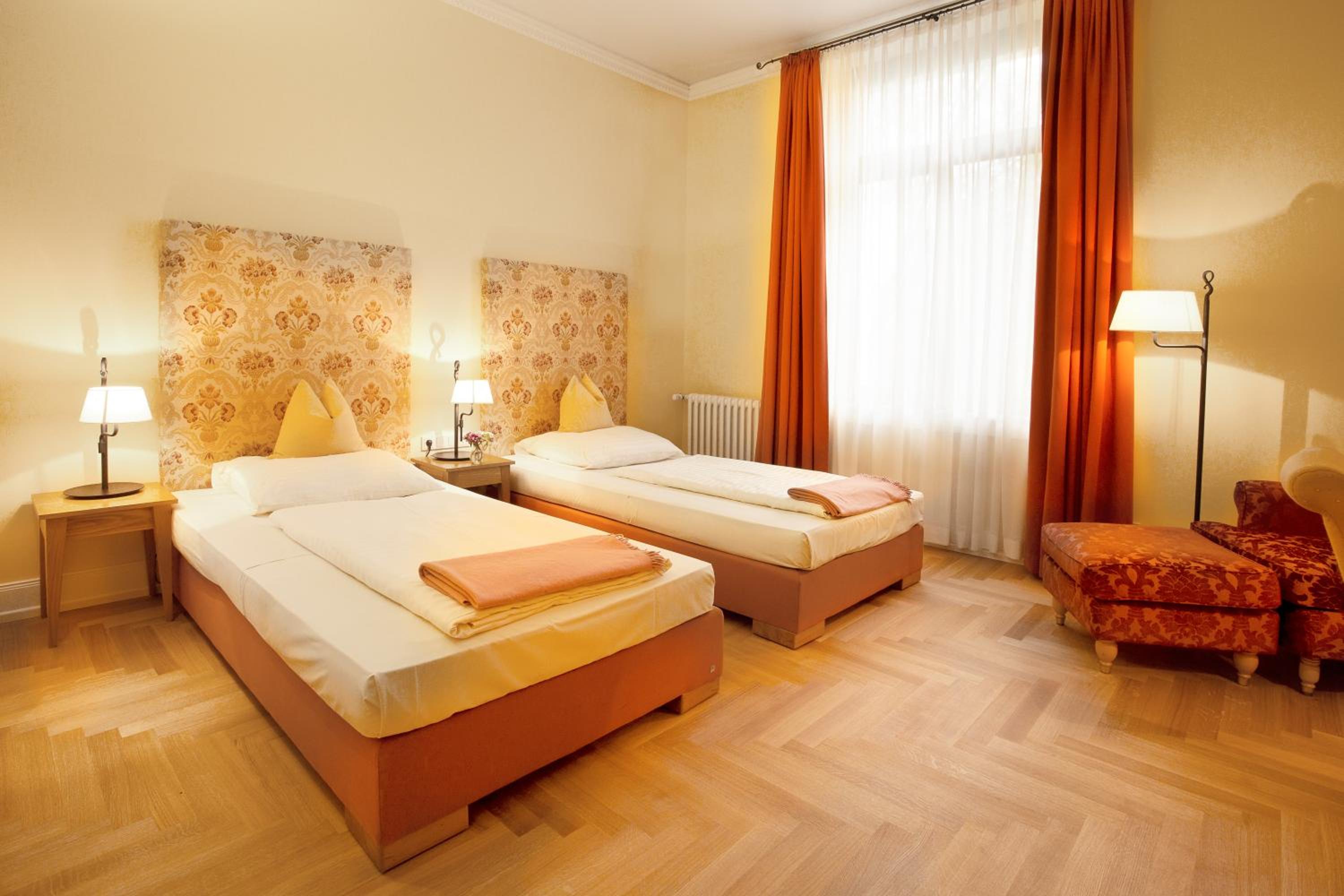 Standard Double or Twin Room - Photo 10