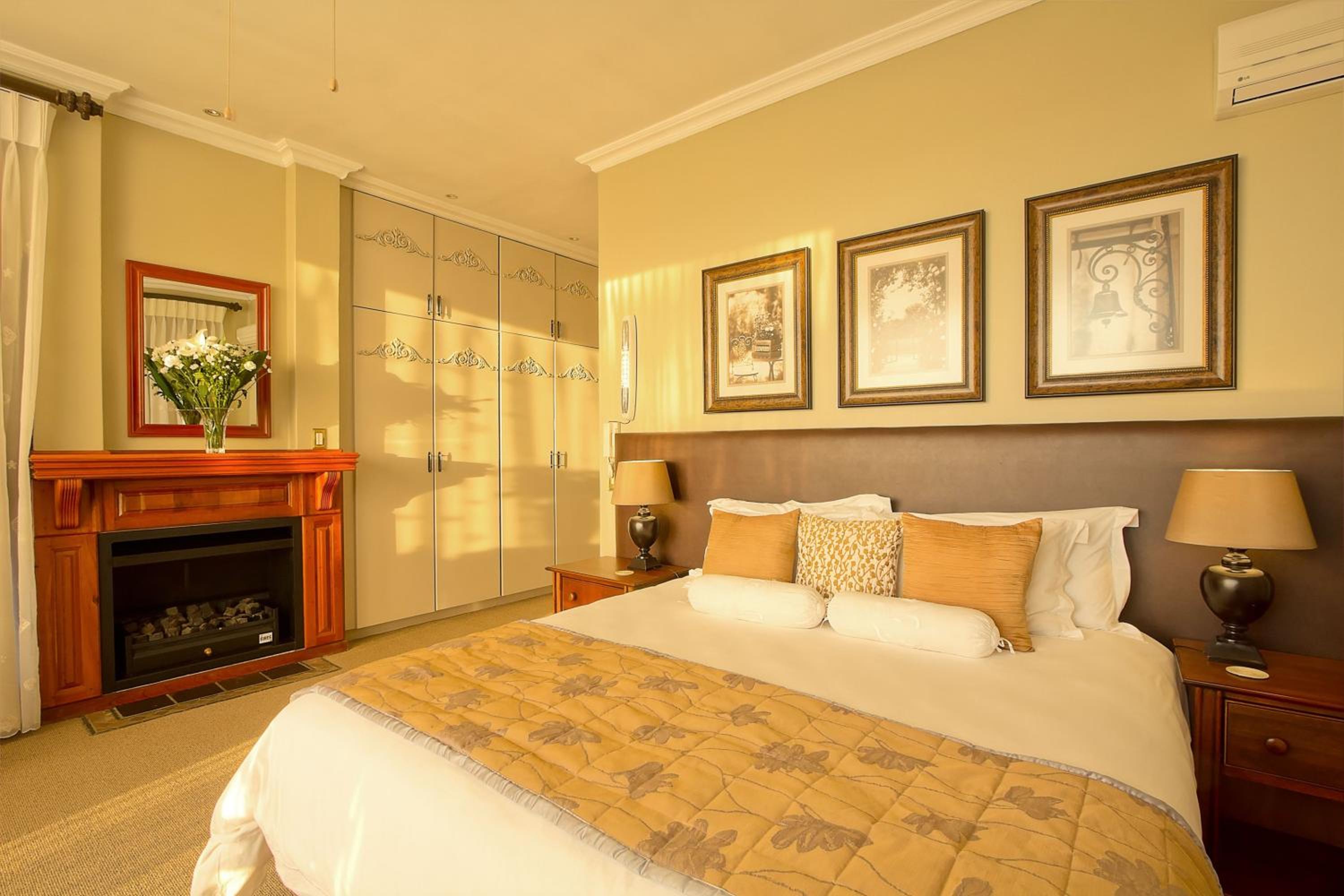 Superior King Room photo 2