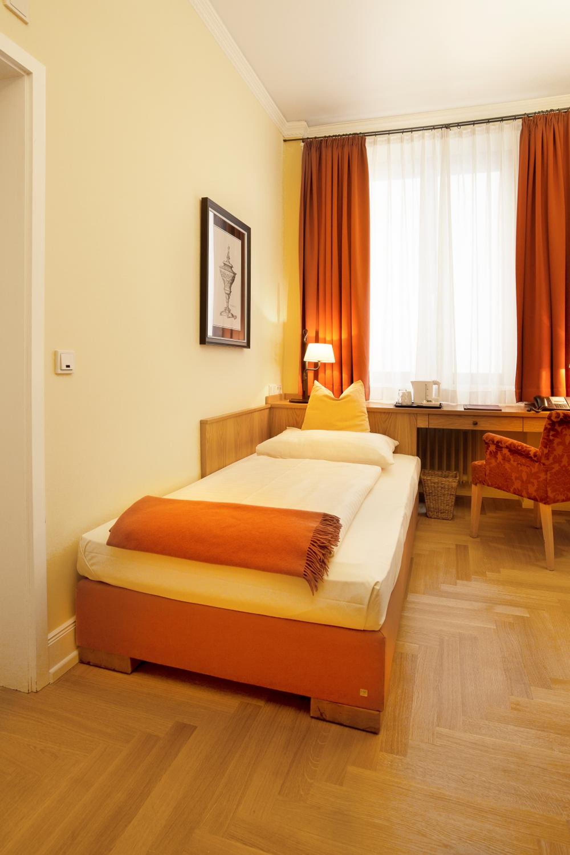 Single Room photo 2