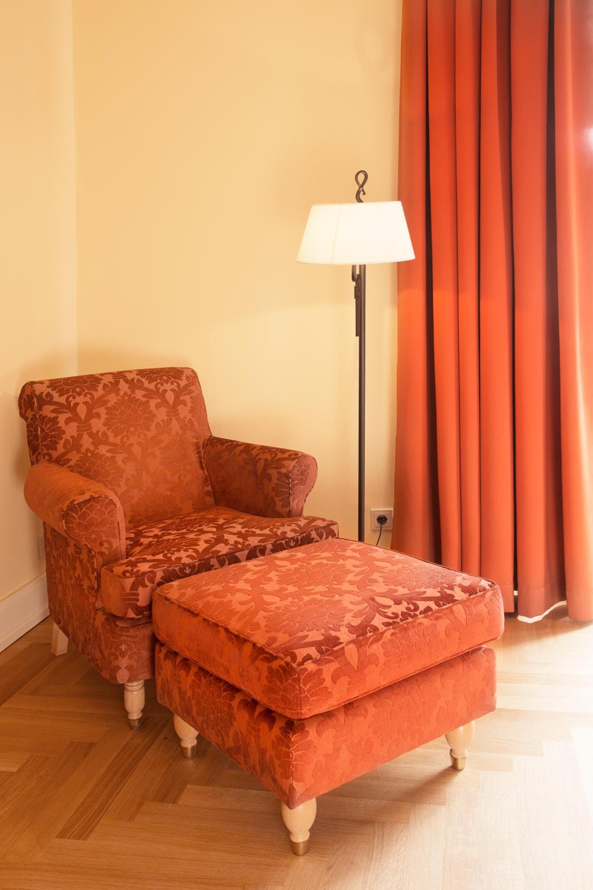 Standard Double or Twin Room - Photo 12