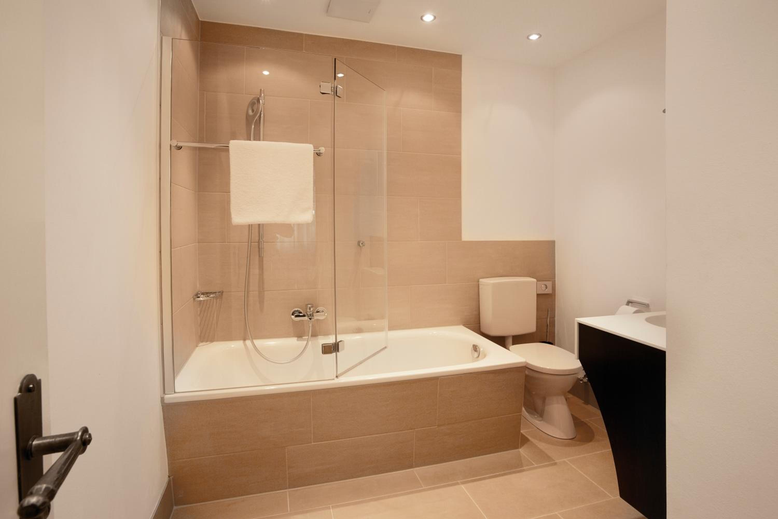 Standard Double or Twin Room - Photo 5
