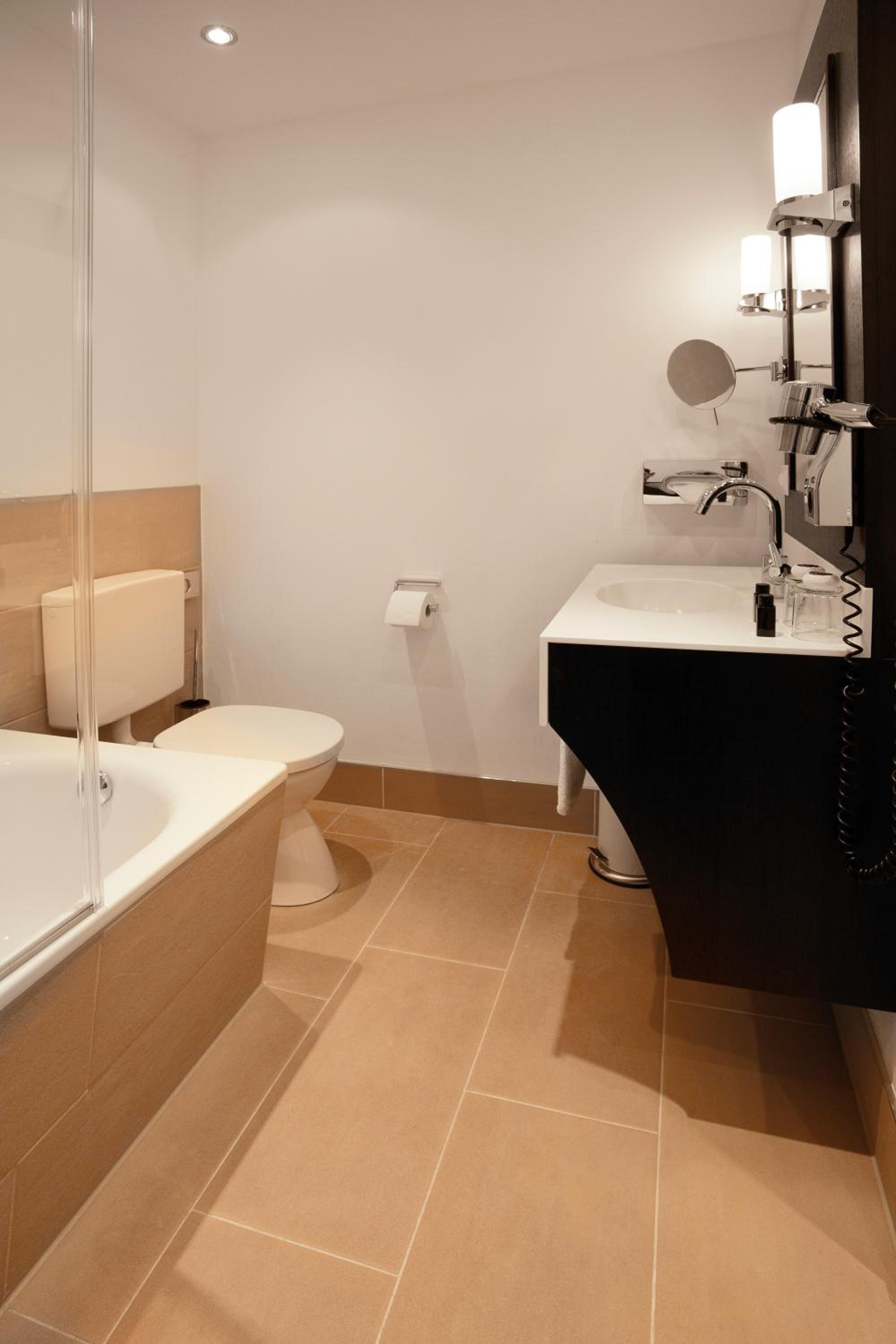 Standard Double or Twin Room - Photo 6