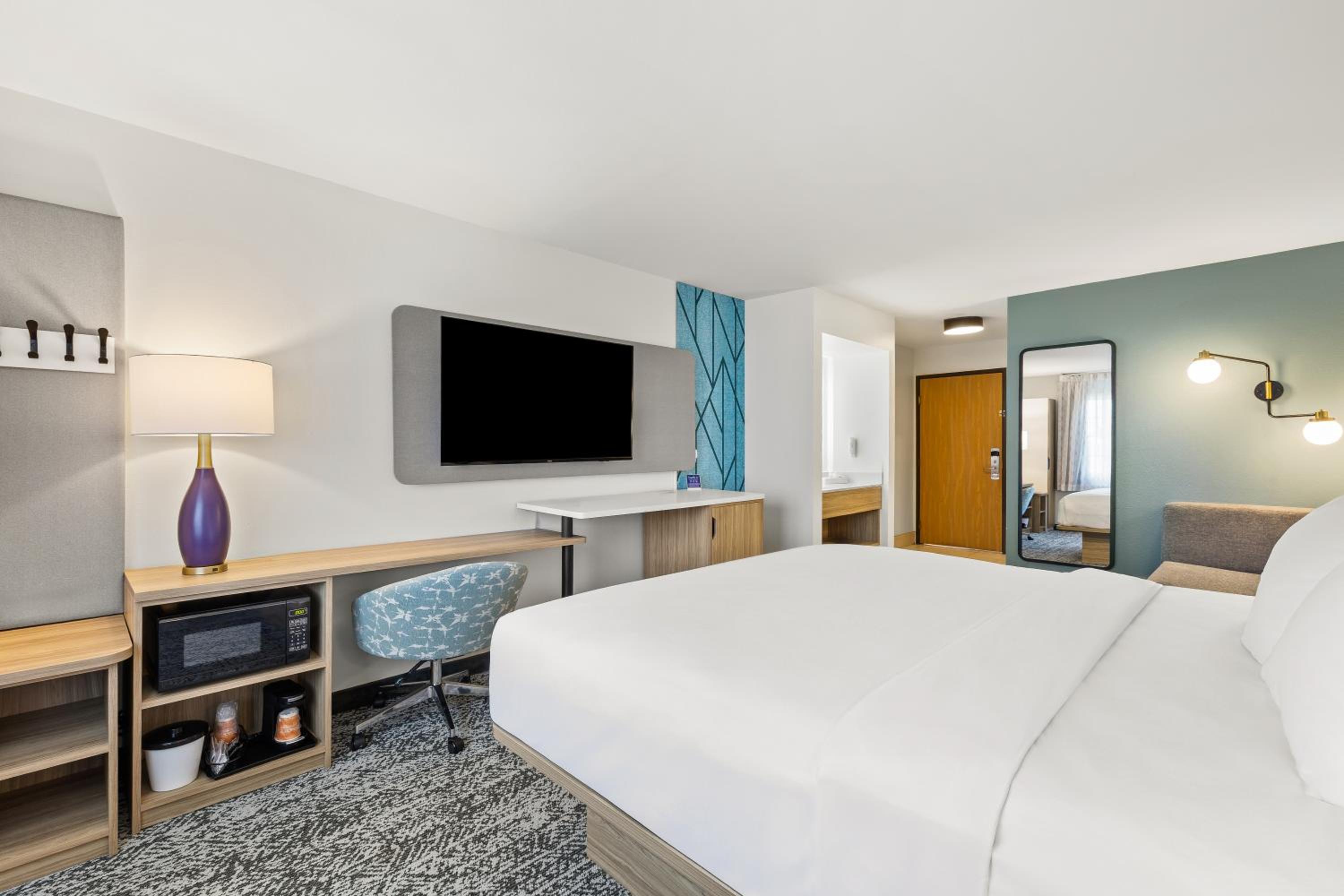 Standard King Suite - Non-Smoking - Photo 5